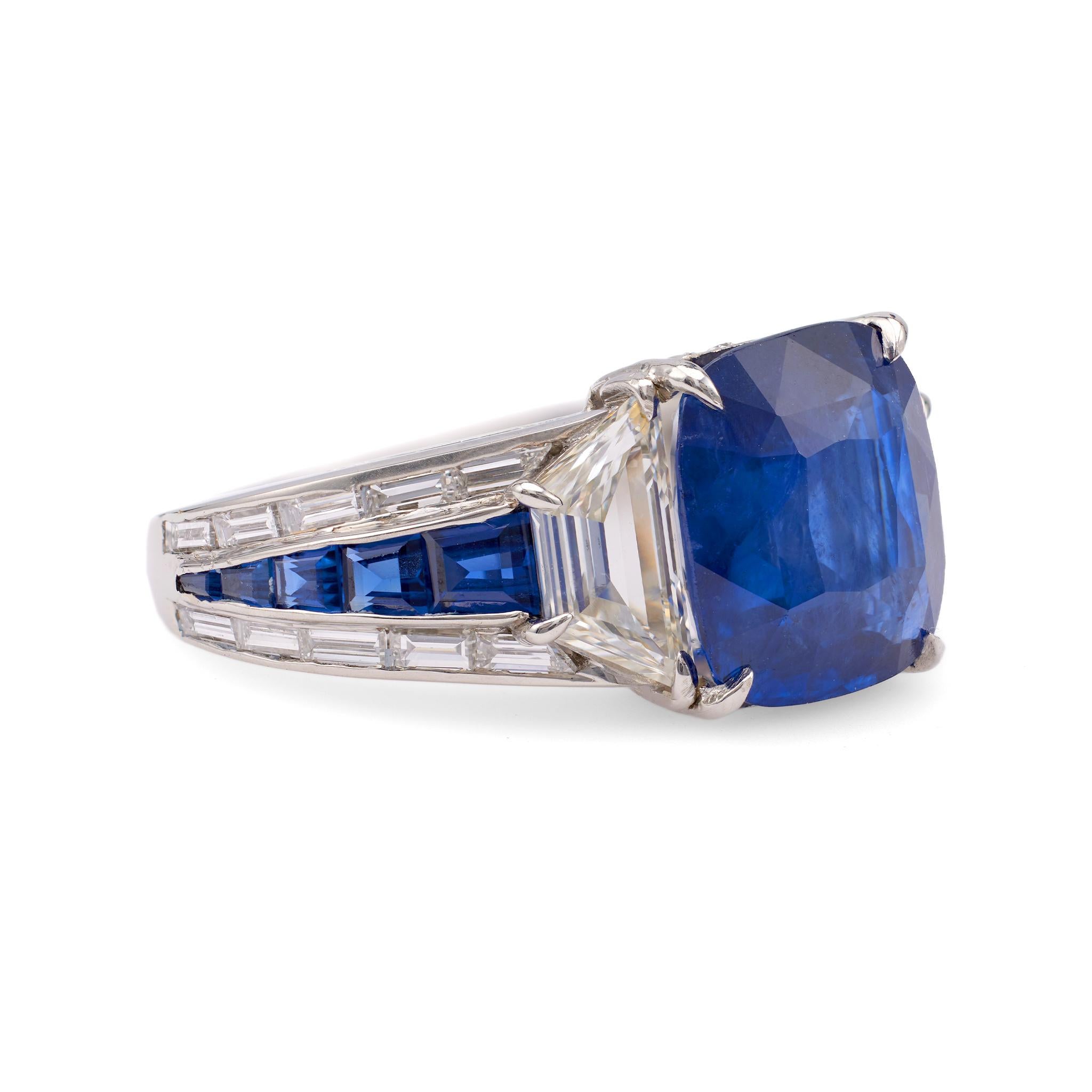 Vintage GIA 5.51 Carat Ceylon Sapphire Diamond Platinum Ring In Excellent Condition For Sale In Beverly Hills, CA