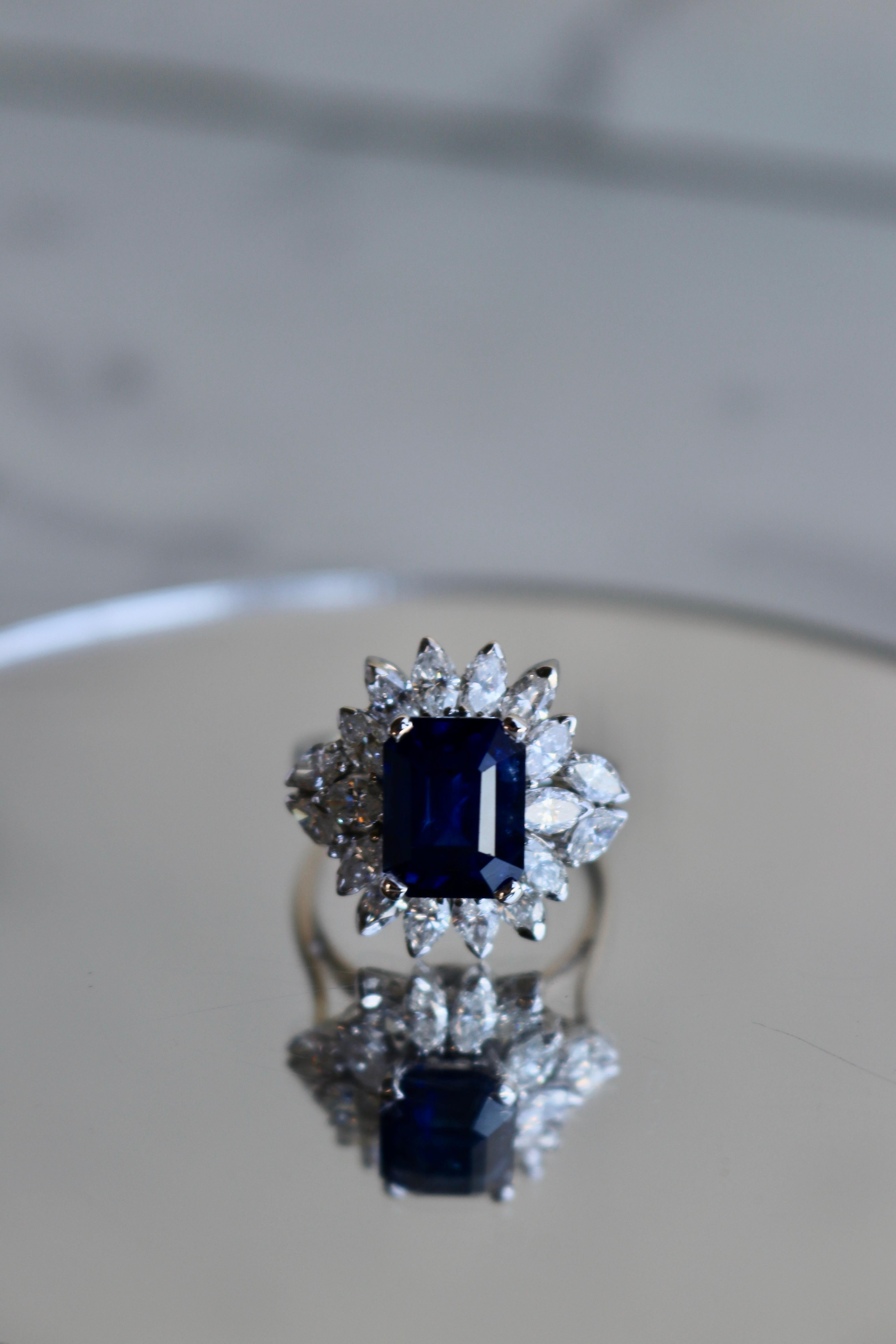 Women's or Men's Vintage GIA 5.65 Carat Ceylon Sapphire Diamond 18k White Gold Cluster Ring For Sale