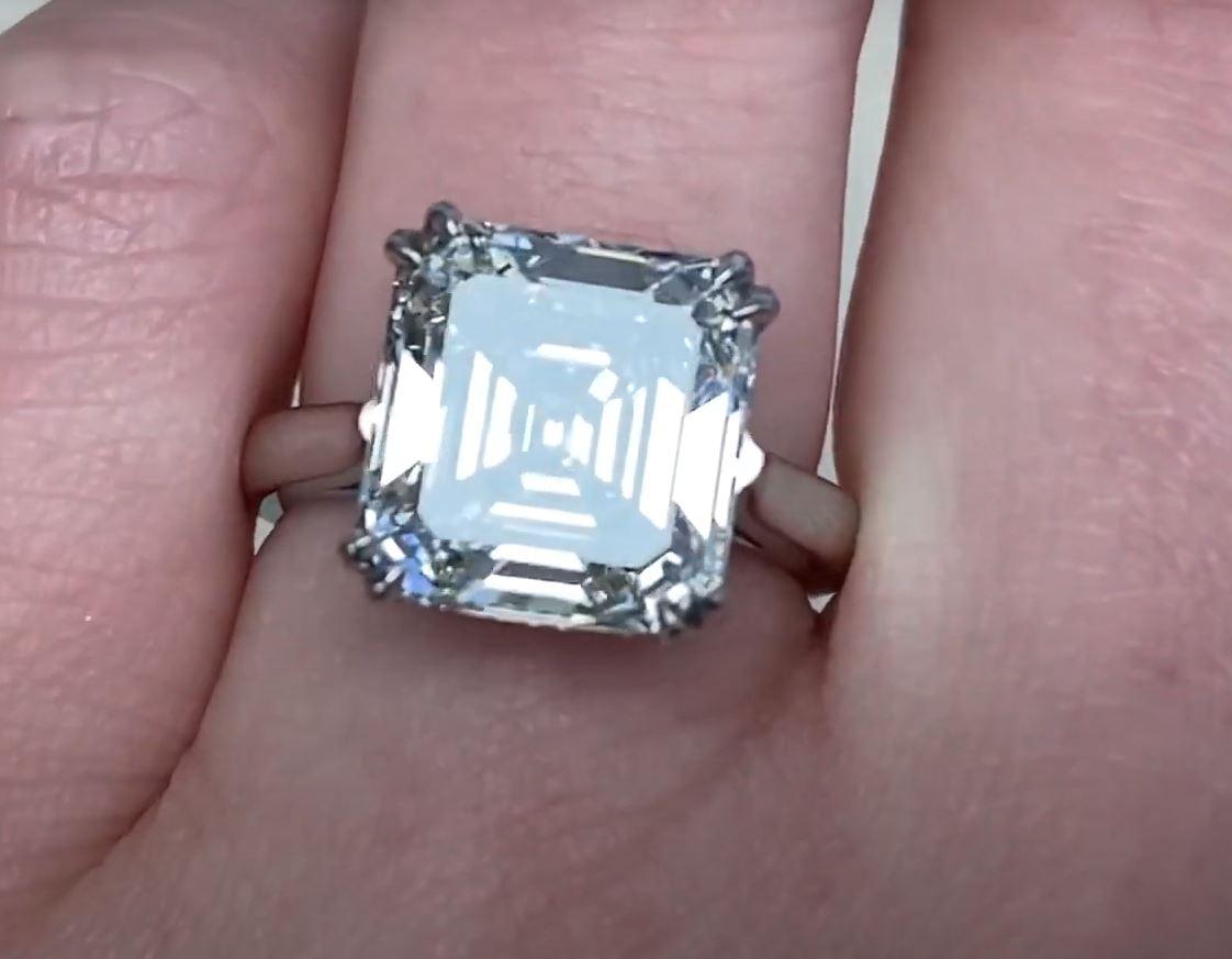 Vintage GIA 6.01ct Asscher Cut Diamond Engagement Ring, Platinum, Circa 1950 For Sale 2