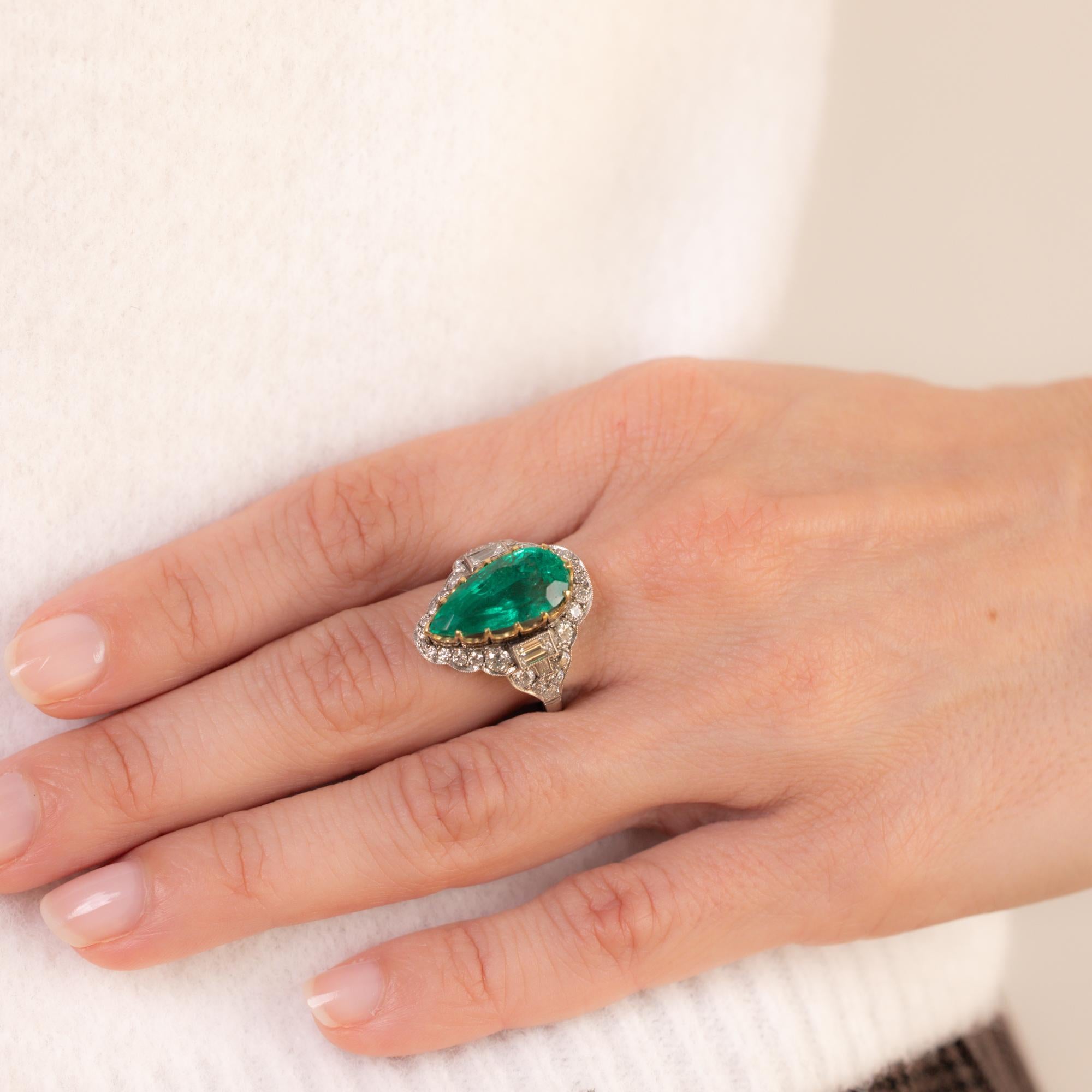 Pear Cut Vintage GIA 6.20 carat Colombian emerald diamond platinum ring For Sale