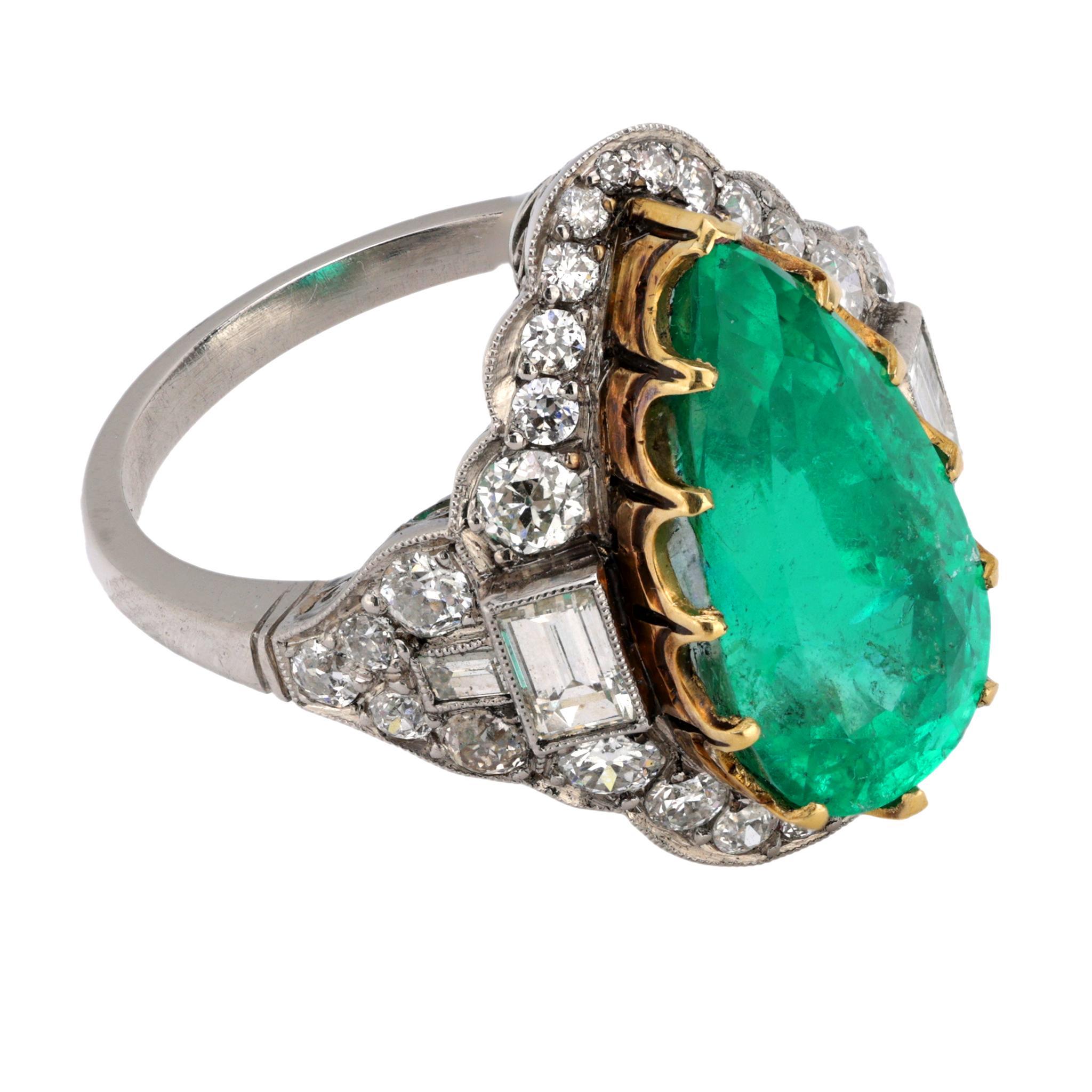 Vintage GIA 6.20 carat Colombian emerald diamond platinum ring In Excellent Condition For Sale In Beverly Hills, CA