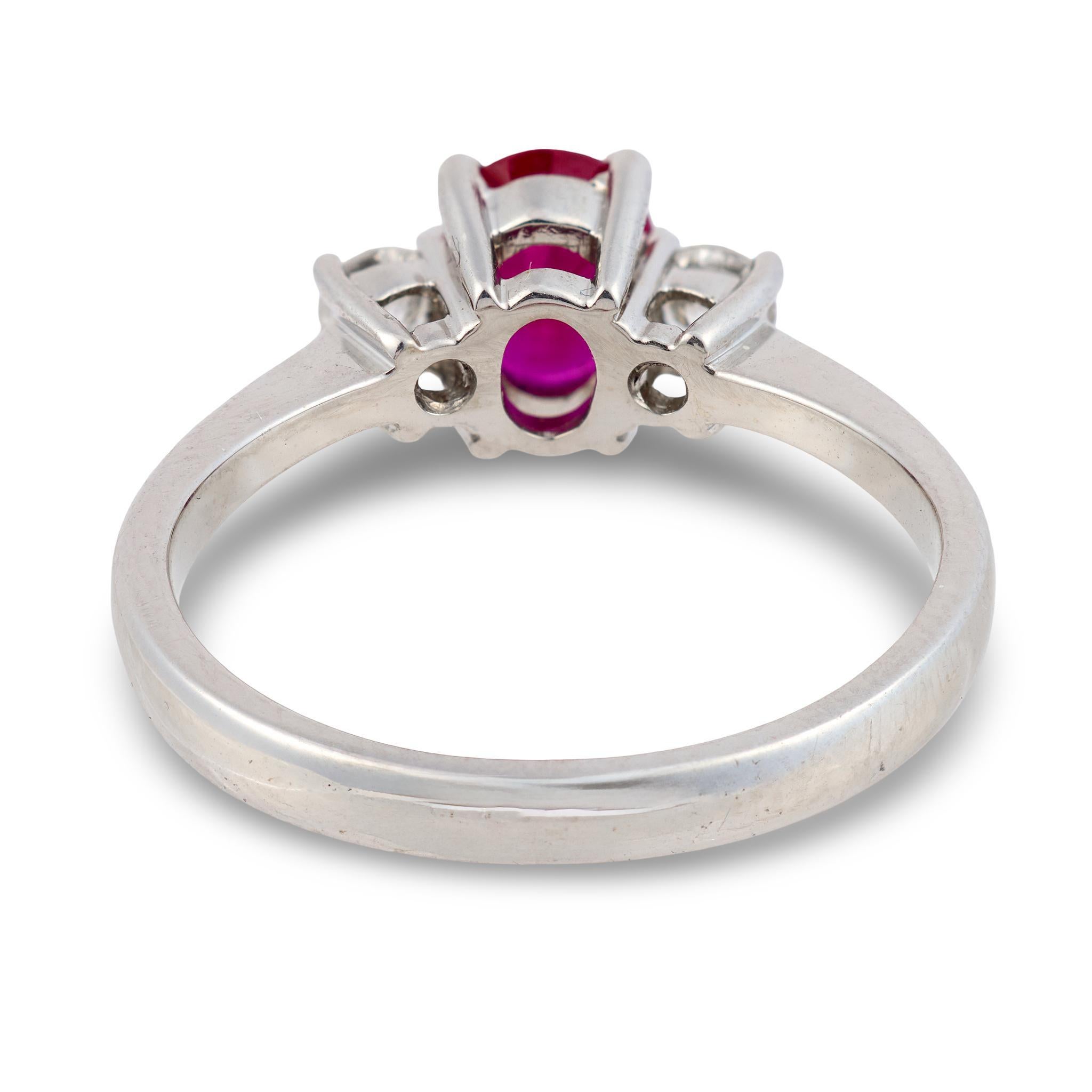 Vintage GIA Burma Rubin Diamant 18k Weißgold Verlobungsring im Zustand „Gut“ im Angebot in Beverly Hills, CA