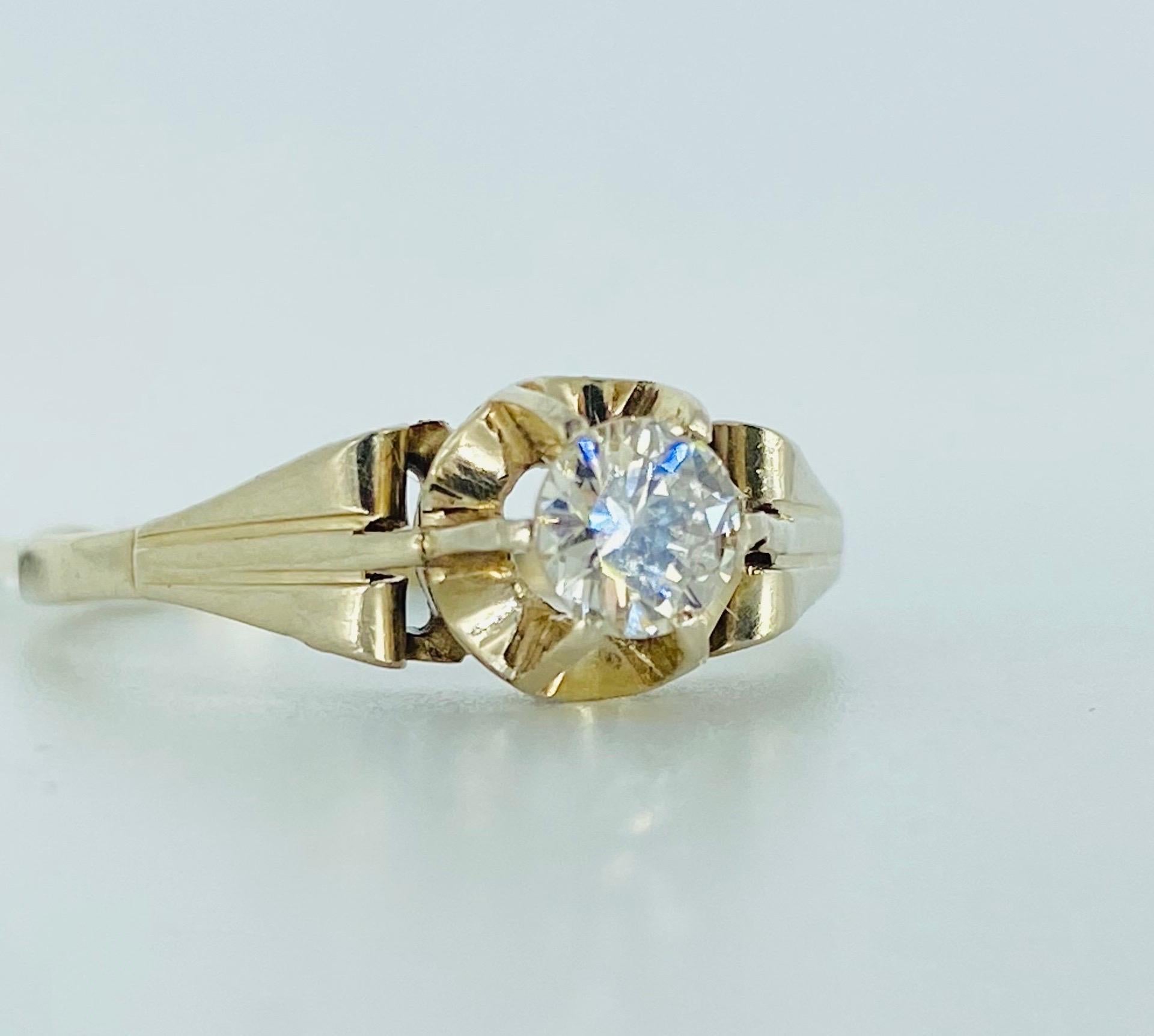 Vintage GIA Certified 0.40 Carat Round Diamond Engagement Ring 14k White Gold In Good Condition For Sale In Miami, FL