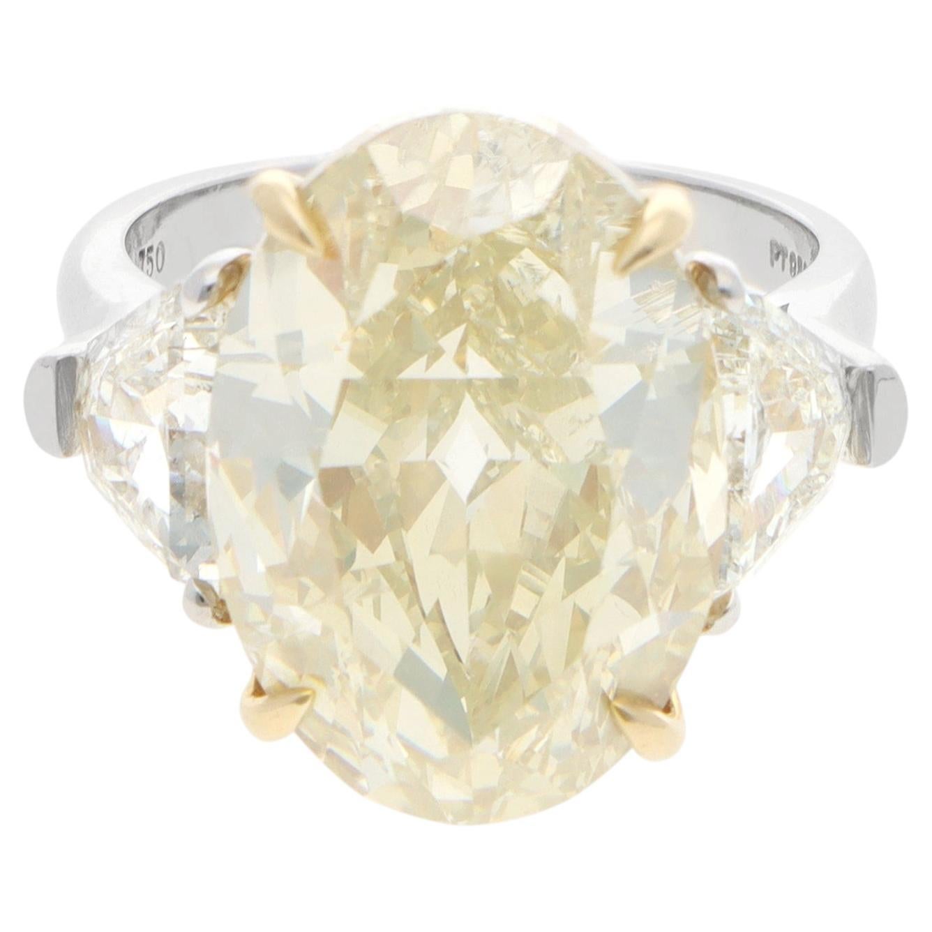 Anello vintage con tre diamanti "Fancy" da 11,65 ct, certificato GIA in vendita