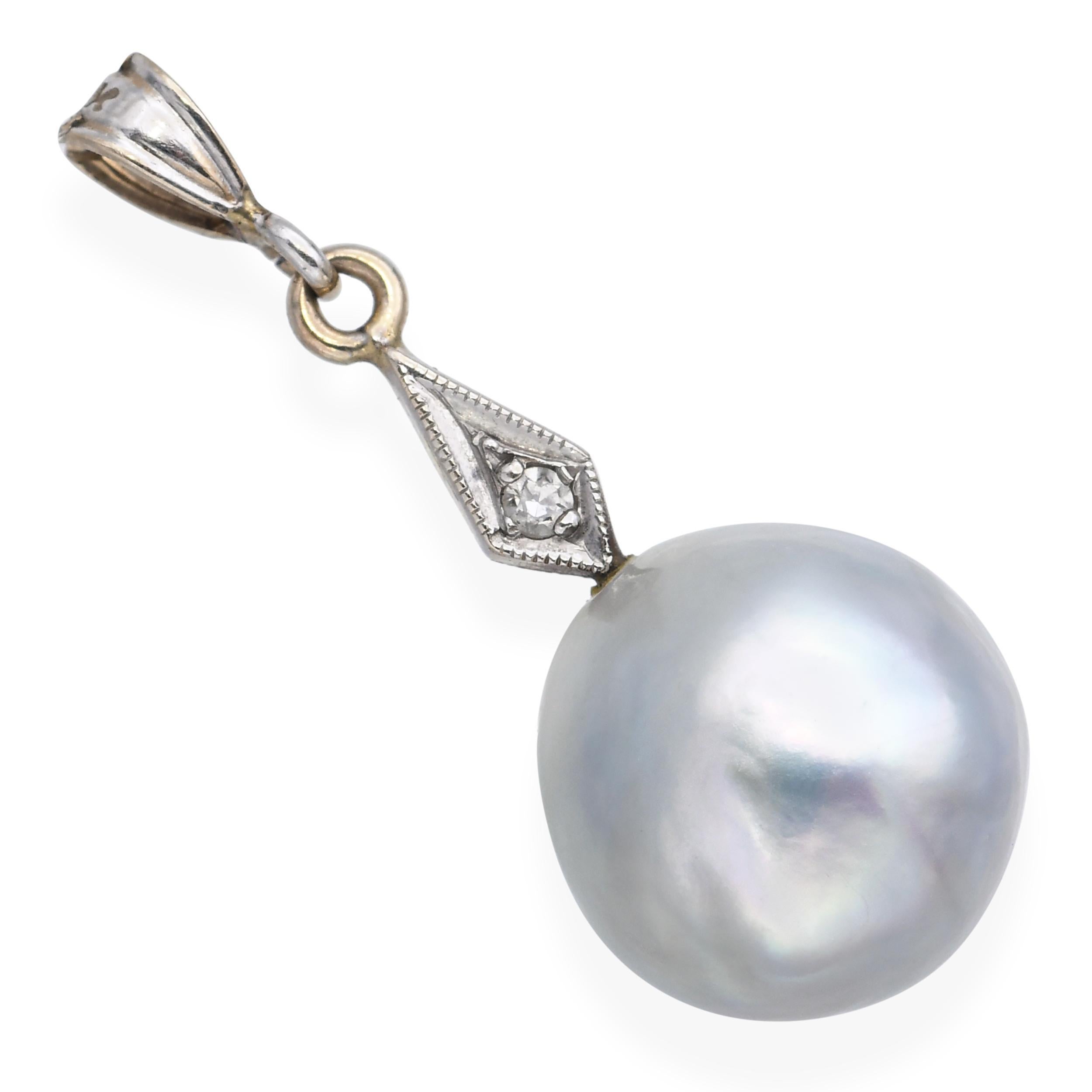 Vintage GIA zertifiziert 14k Weißgold Diamant und Kultur Akoya Perle Anhänger im Angebot 1