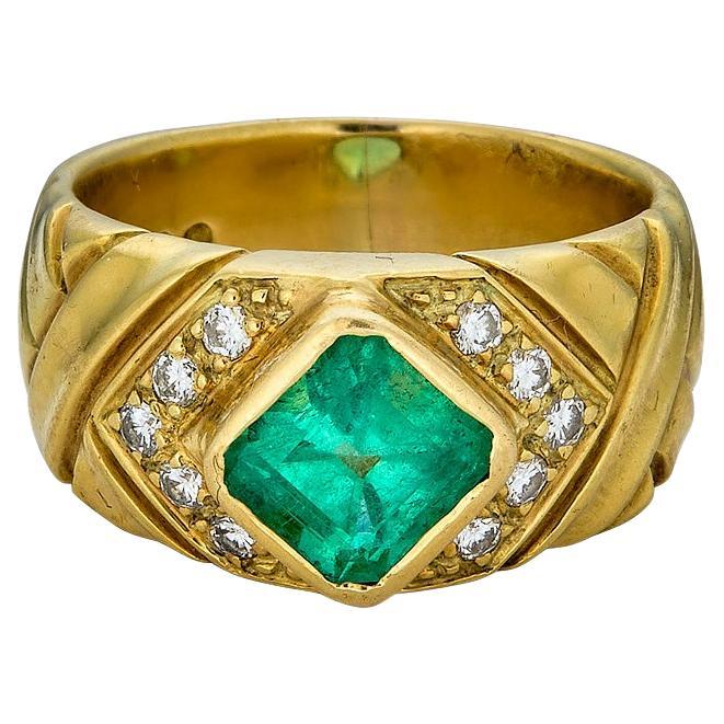 Vintage GIA Certified 1ct Columbian Emerald Bezel Set Ring with diamonds For Sale