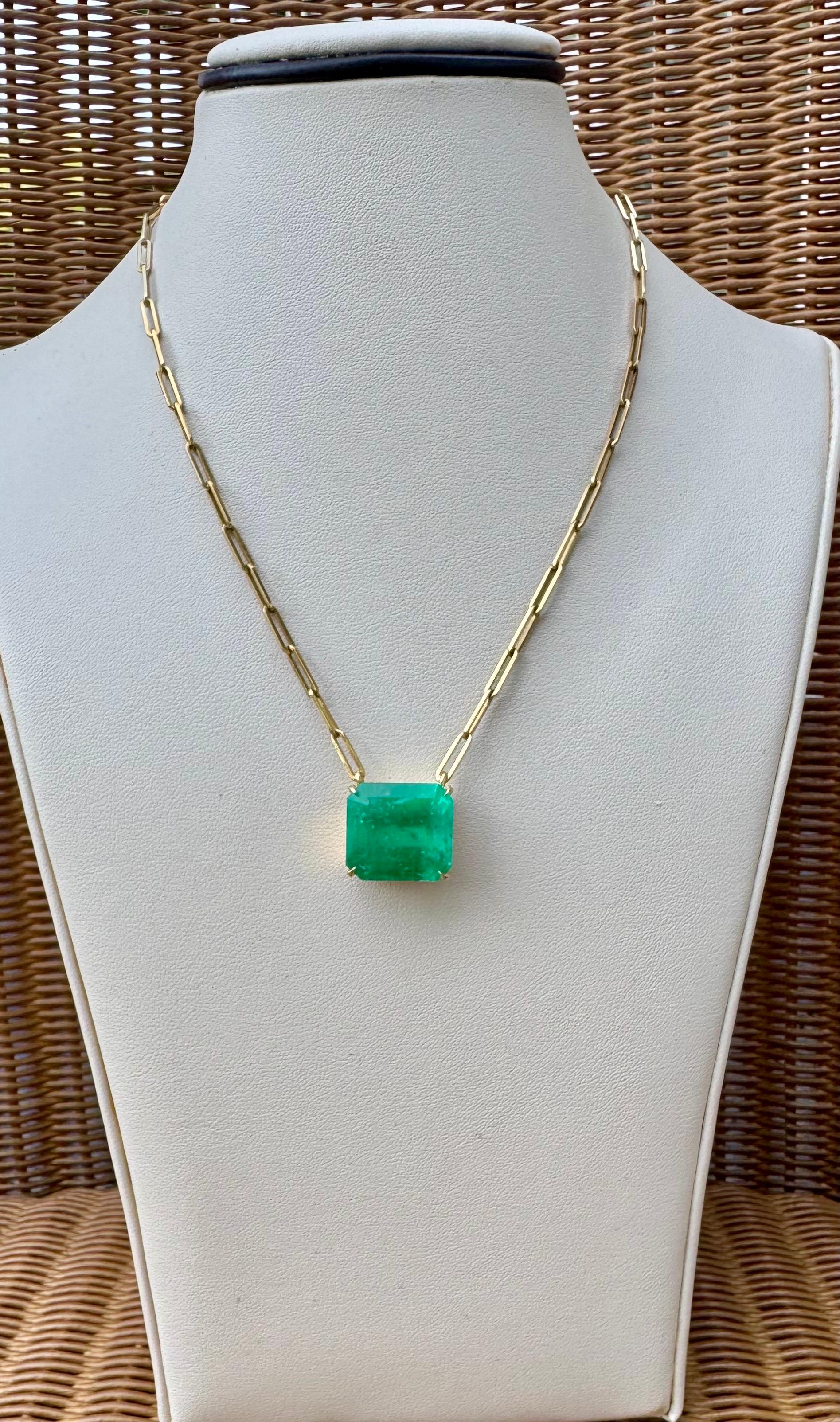 Vintage By Certified 20 Ct Emerald cut Colombian Emerald Collana in oro 18 Kt Y in vendita 5