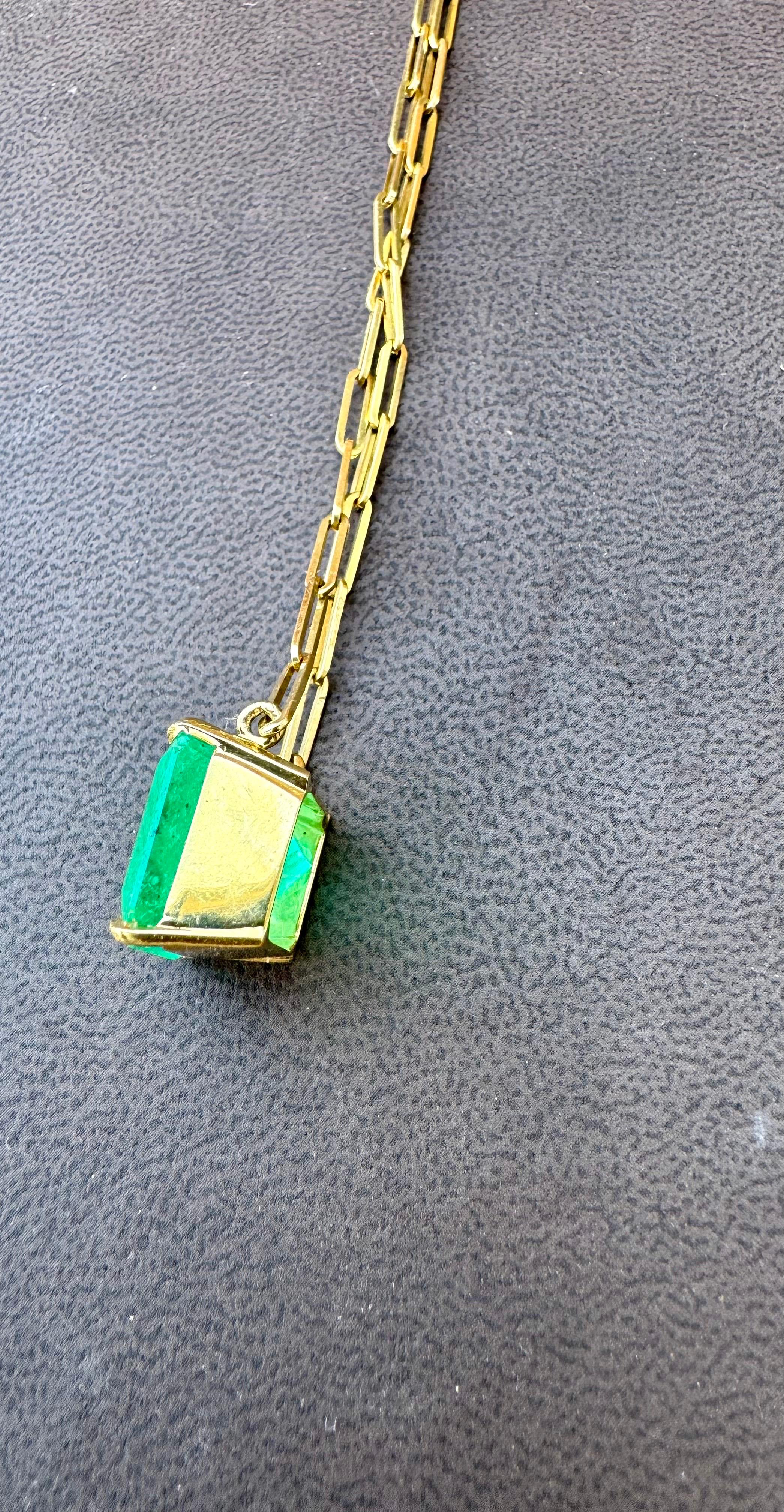 Vintage By Certified 20 Ct Emerald cut Colombian Emerald Collana in oro 18 Kt Y In condizioni ottime in vendita a New York, NY