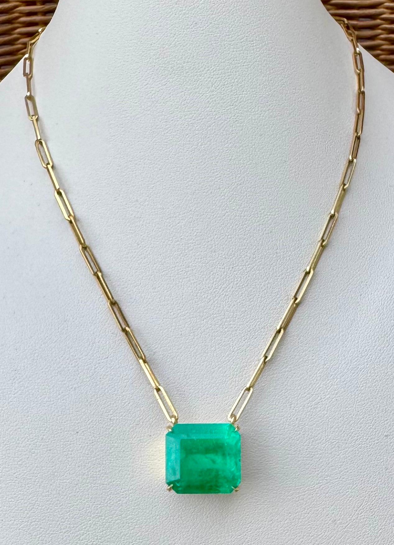 Vintage By Certified 20 Ct Emerald cut Colombian Emerald Collana in oro 18 Kt Y in vendita 4