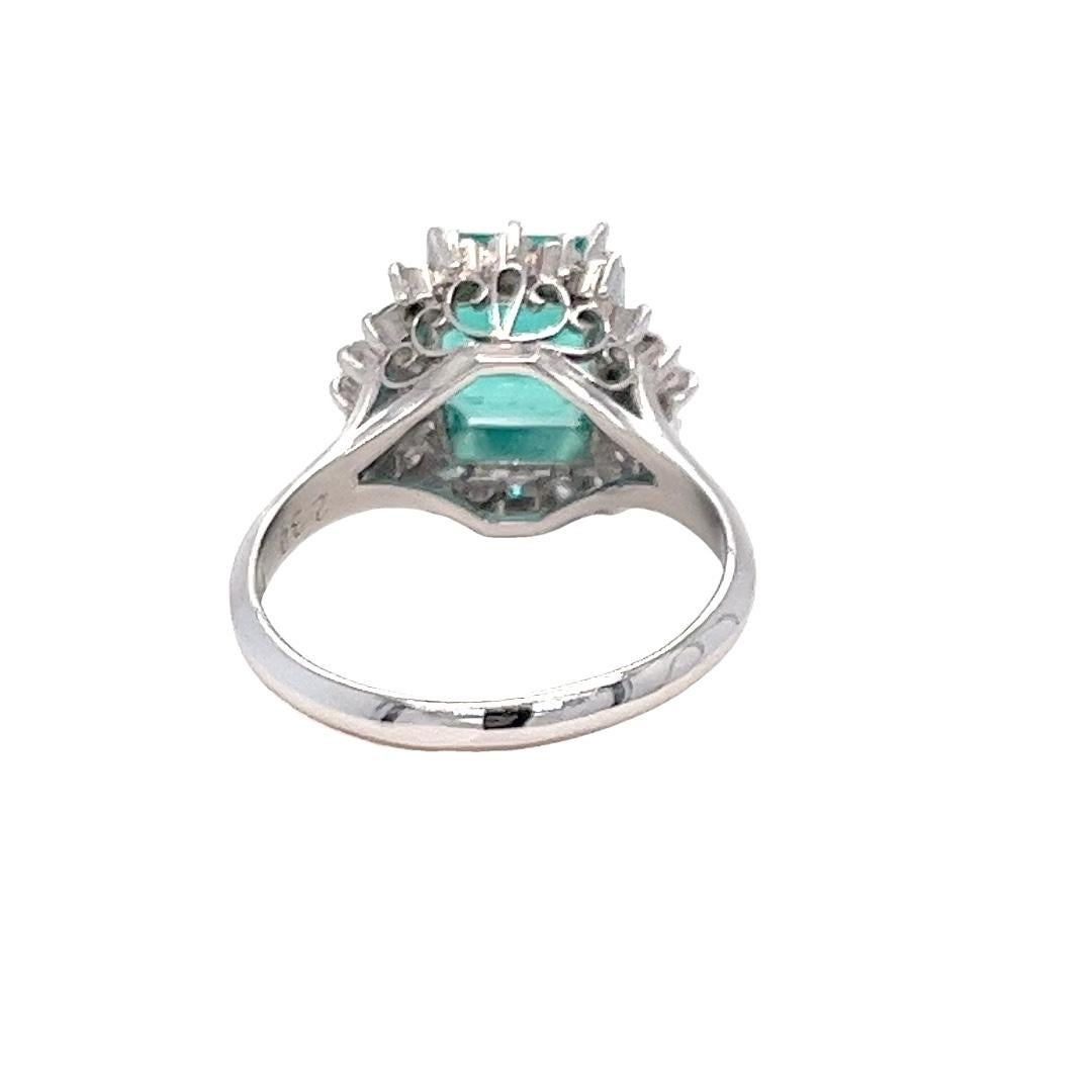 Vintage GIA-zertifizierter 2,38 Karat kolumbianischer Smaragd und Diamant Halo-Ring, Vintage (Smaragdschliff) im Angebot