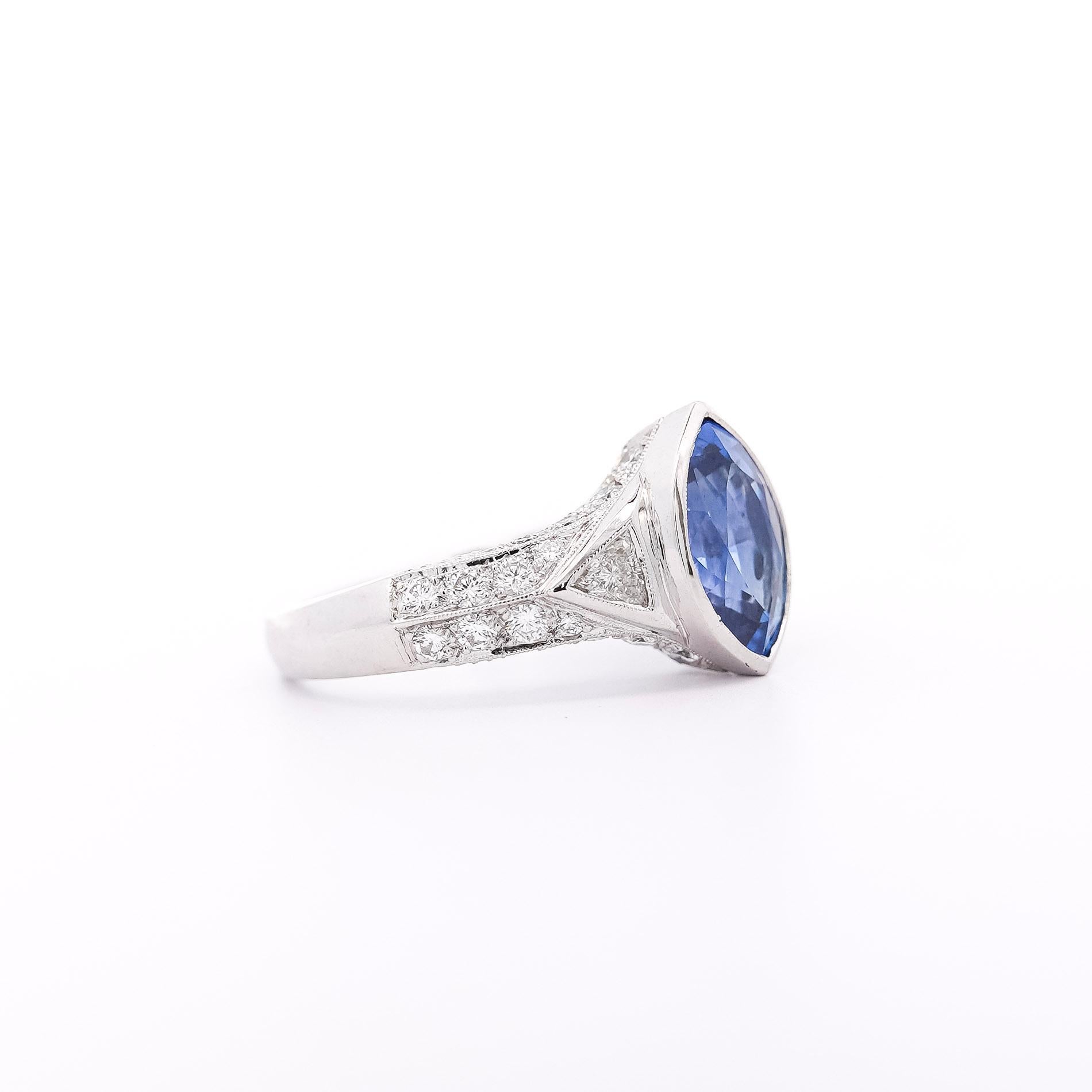 Contemporary Vintage GIA Certified 4 Carat Ceylon Sapphire & Diamond Platinum Ring For Sale