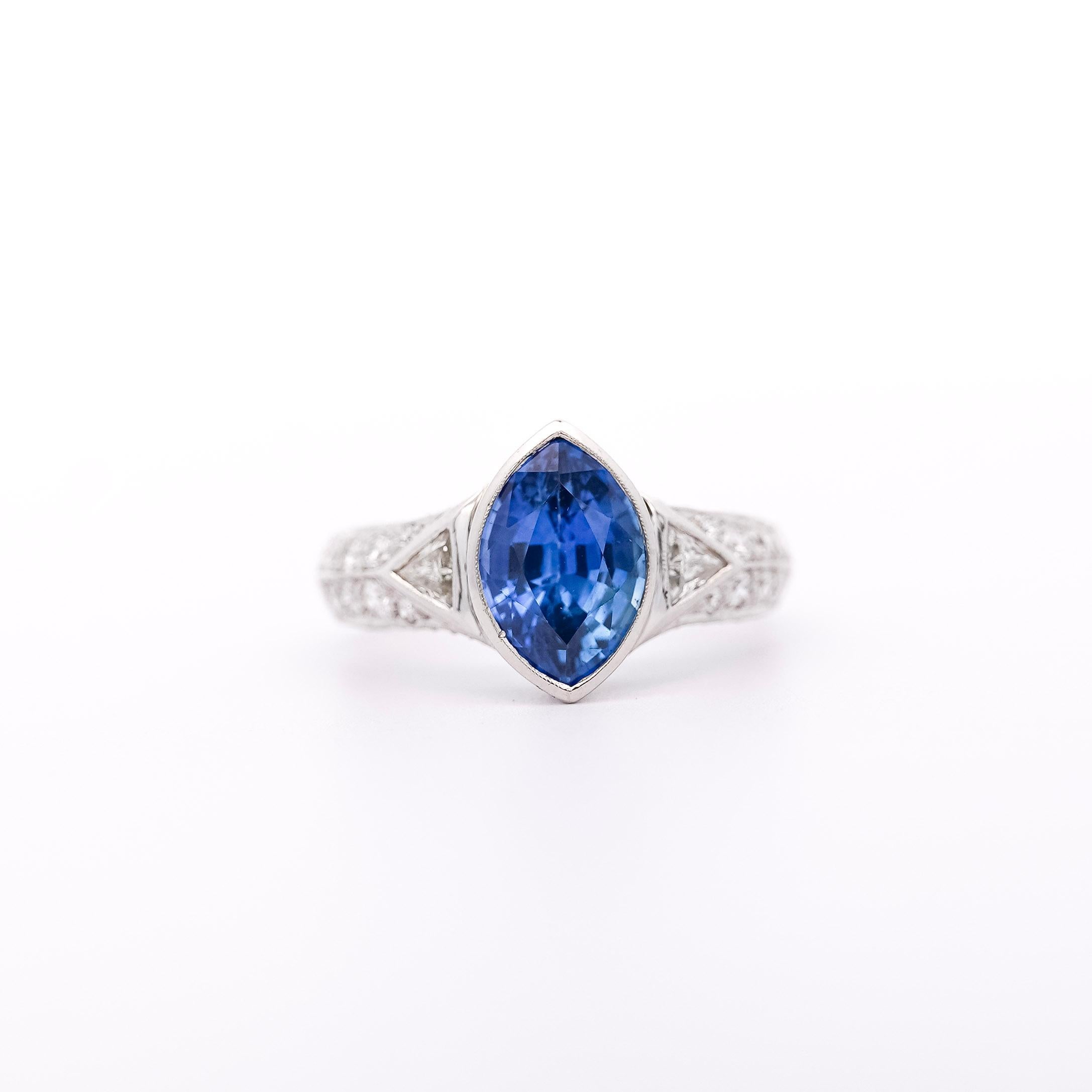 Vintage GIA Certified 4 Carat Ceylon Sapphire & Diamond Platinum Ring In Excellent Condition For Sale In Miami, FL