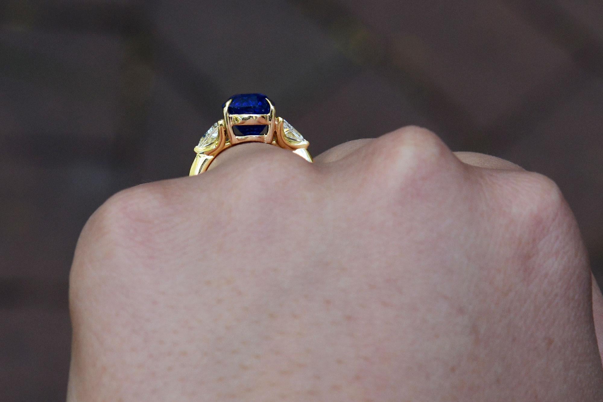 Contemporary Vintage GIA Certified 6 Carat Ceylon Sapphire Engagement Ring For Sale