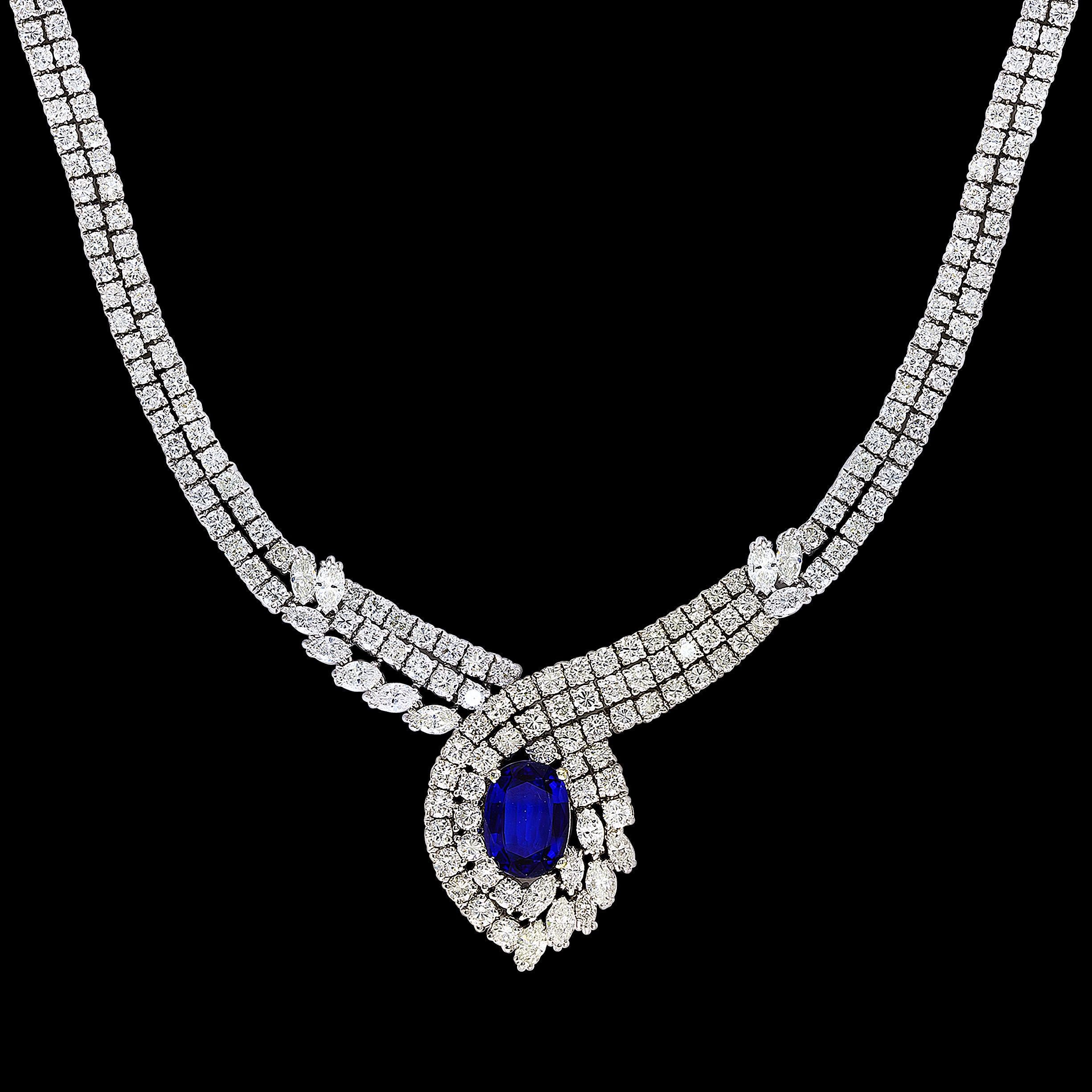 Vintage GIA Certified 6.5 Carat Ceylon Sapphire & 32 Carat Diamond Necklace in  18 Karat  Blanc  Or, 66 Gm
Un de nos colliers haut de gamme de la collection Bridal.
Environ 32 carats de diamants de qualité VS1, tous montés en or 18 carats. Le poids
