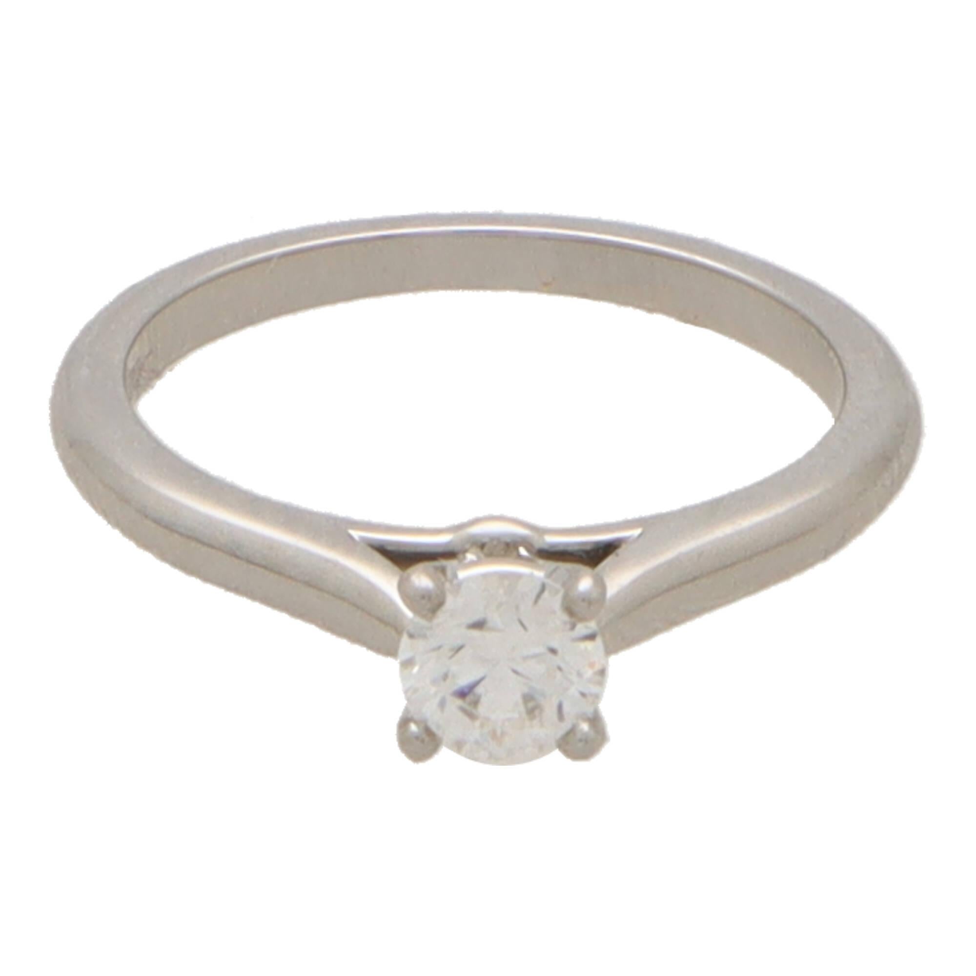 Femenino o masculino Anillo solitario de diamantes Vintage Cartier certificado GIA de 0,35 ct en platino en venta