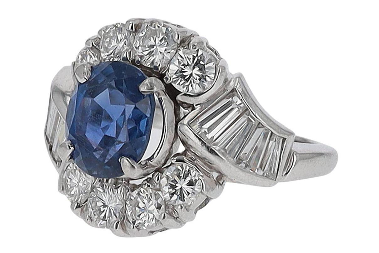 Vintage GIA Certified No Heat Burma Sapphire Cocktail Ring In Good Condition In Santa Barbara, CA