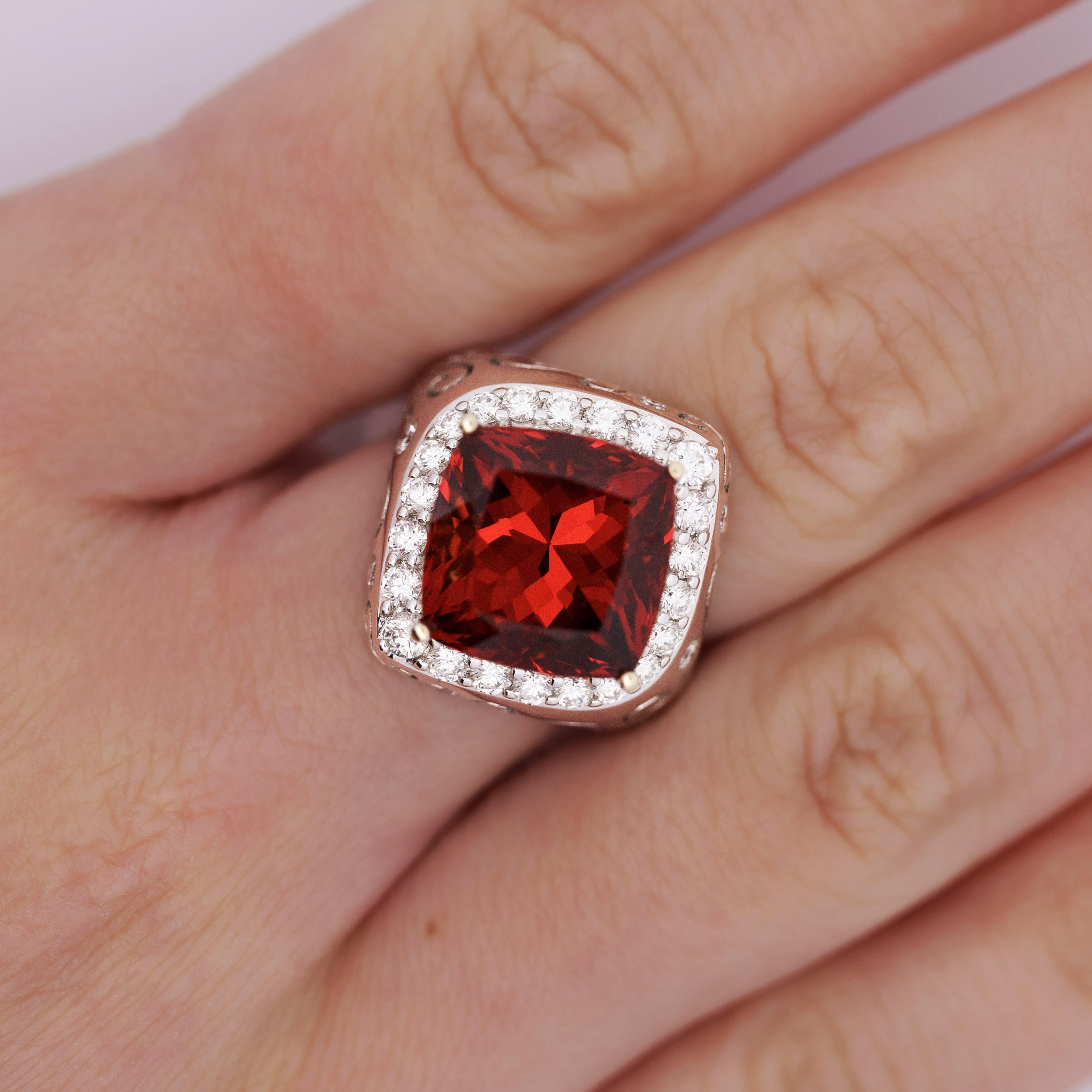 18 Karat Weißgold Ring mit GIA-zertifiziertem orangefarbenem Spessartin-Granat und Diamant im Zustand „Hervorragend“ im Angebot in Miami, FL