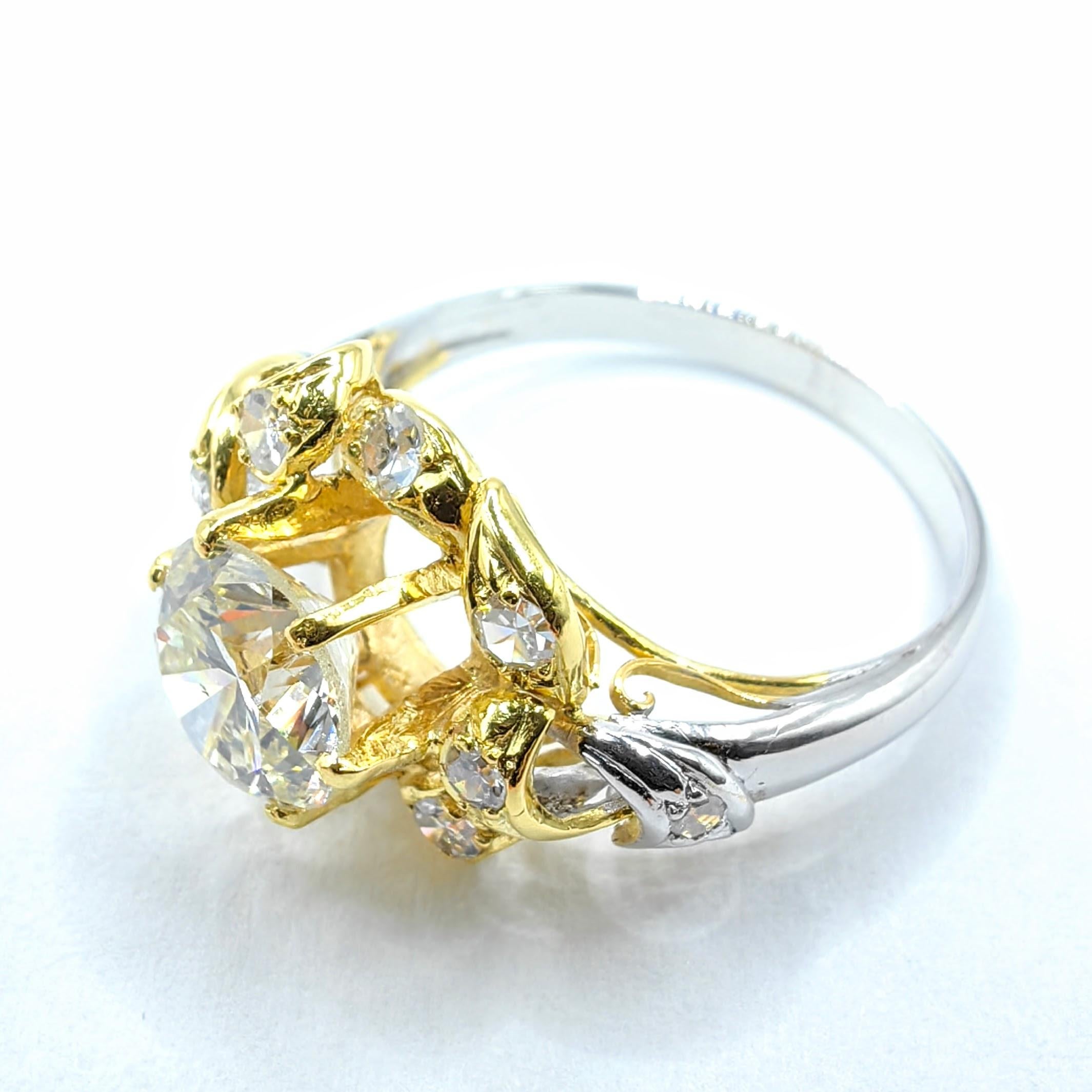 Contemporaneo Vintage GIA Certified Round Cut Diamond Floral Motif 18k Two-Tone Gold Ring in vendita