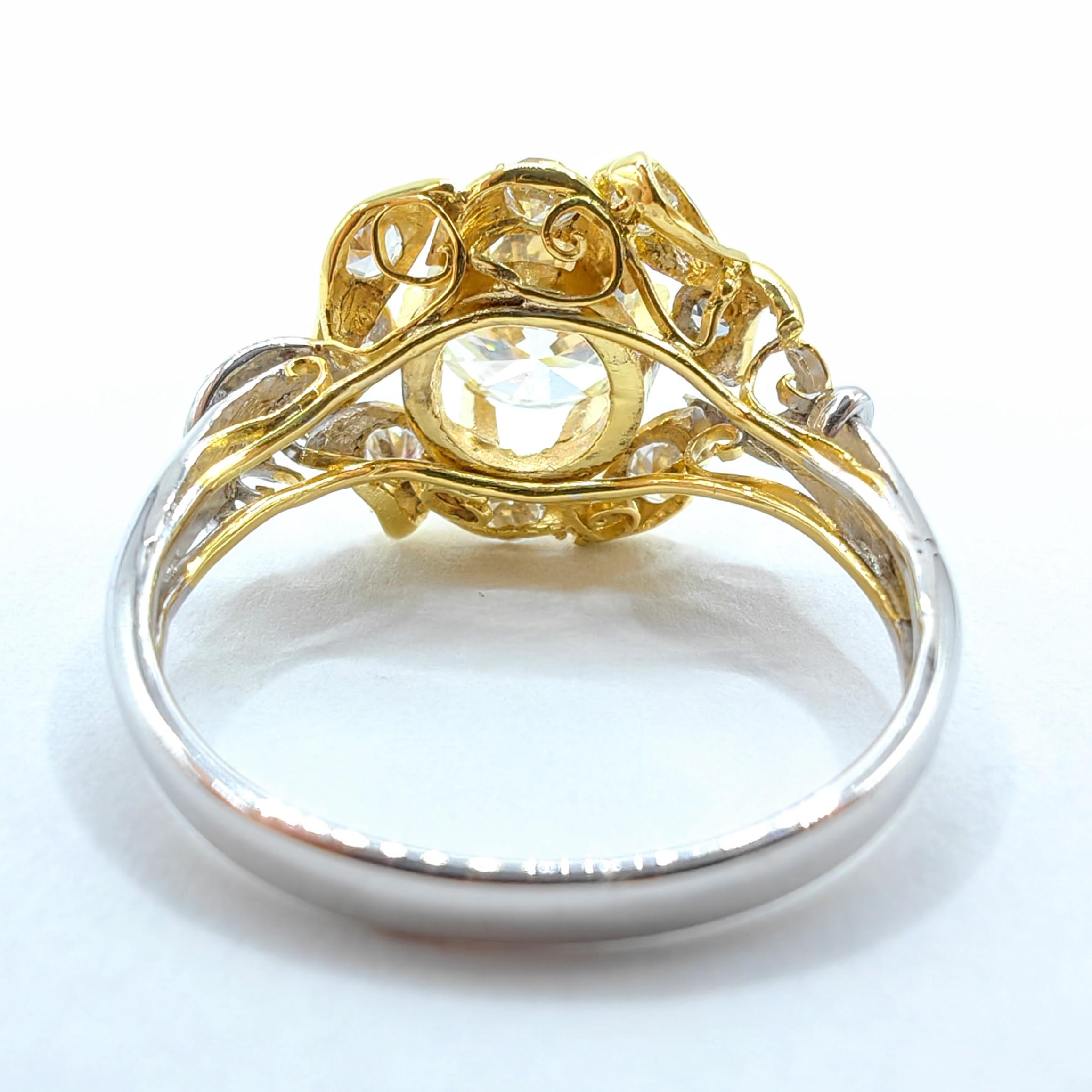 Taglio rotondo Vintage GIA Certified Round Cut Diamond Floral Motif 18k Two-Tone Gold Ring in vendita