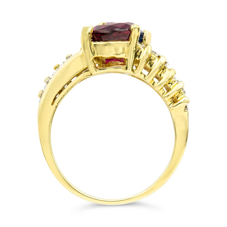 Vintage GIA Certified Sapphire and Ruby Toi et Moi Ring in 18kt Yellow Gold In Good Condition For Sale In New York, NY