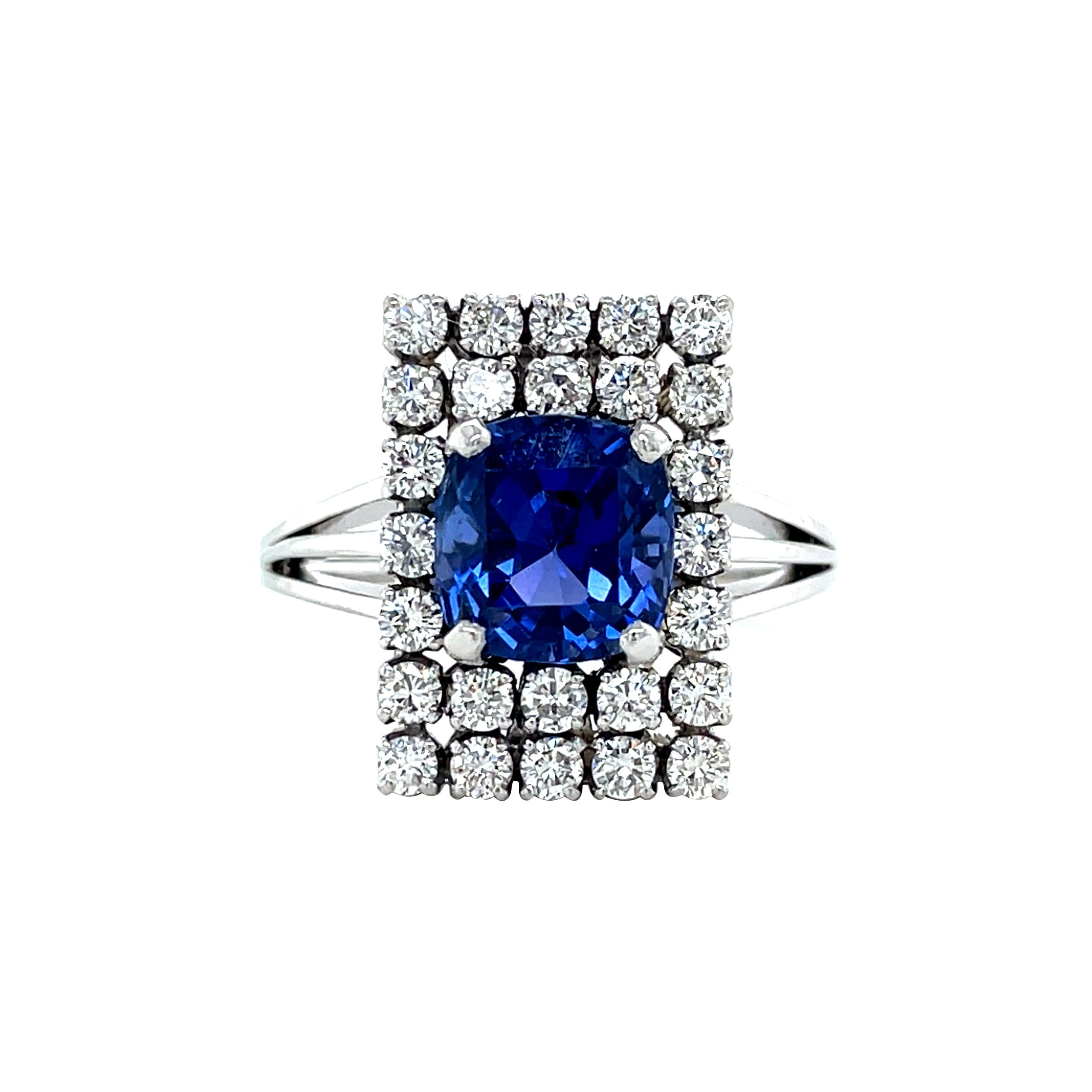 Vintage GIA Certified Unheated Sri Lankan Sapphire 
0.91 ctw F/VS Diamond Ring For Sale