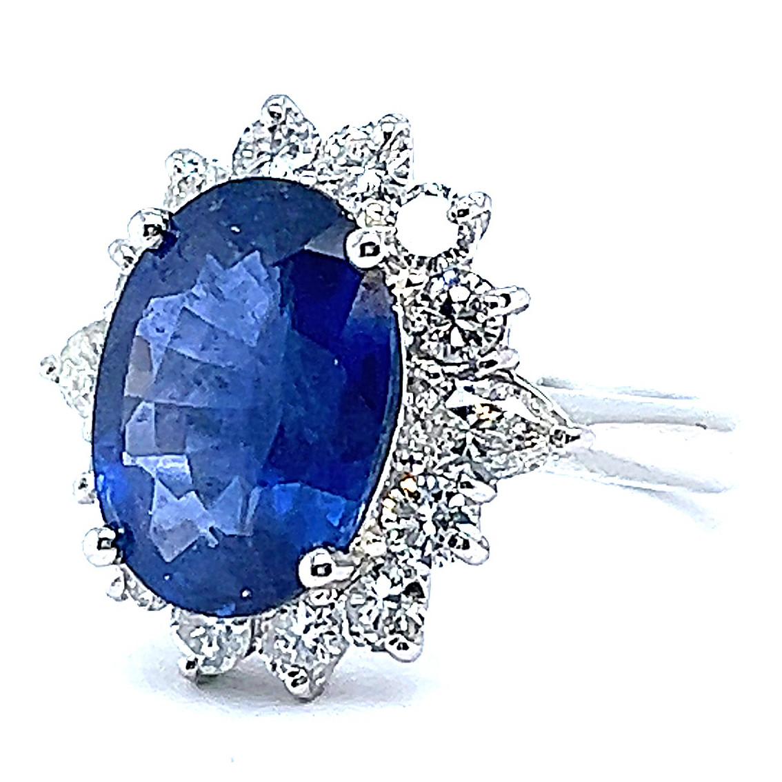 Vintage GIA Ceylon Oval Sapphire Diamond Platinum Cluster Ring In Excellent Condition In Beverly Hills, CA