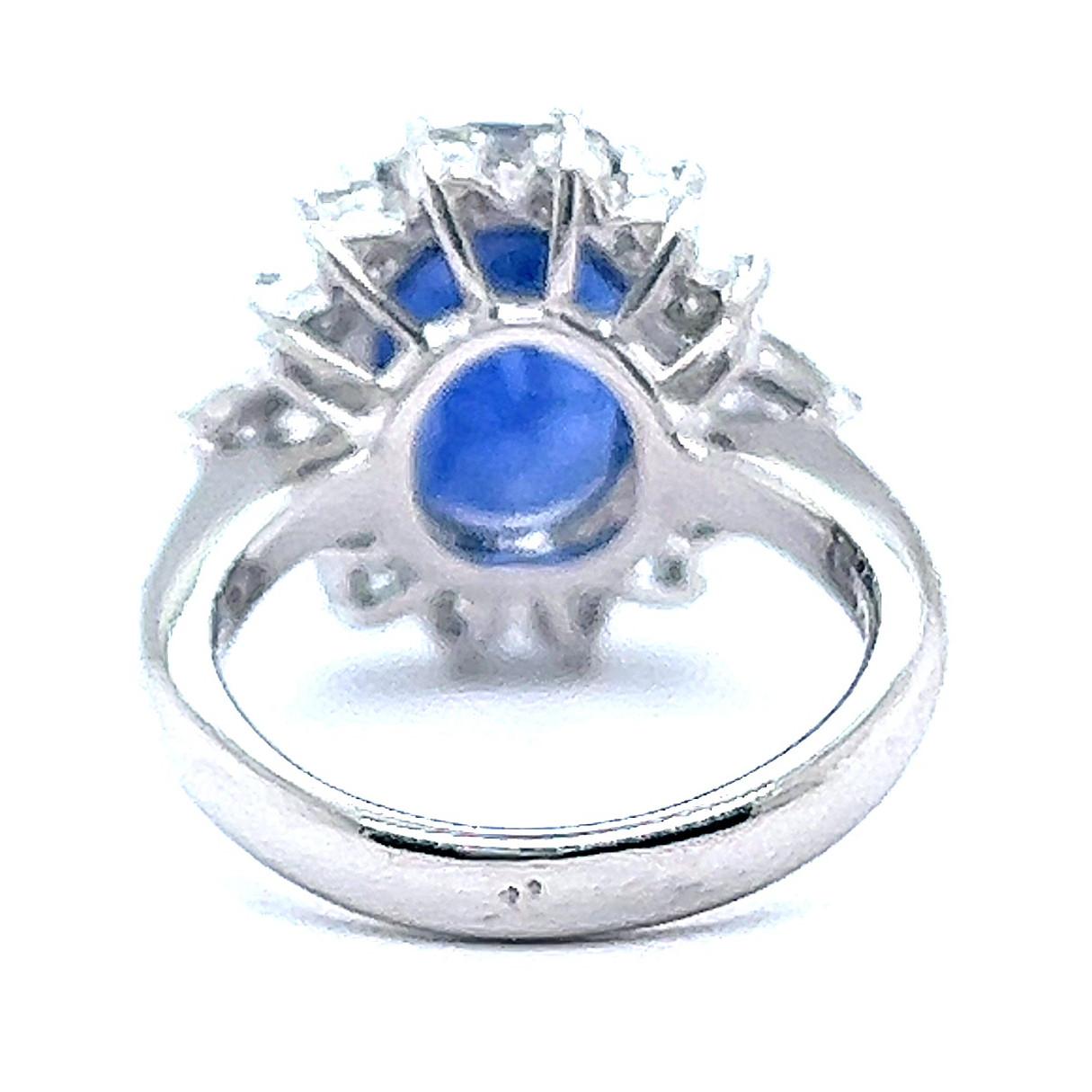 Women's or Men's Vintage GIA Ceylon Oval Sapphire Diamond Platinum Cluster Ring