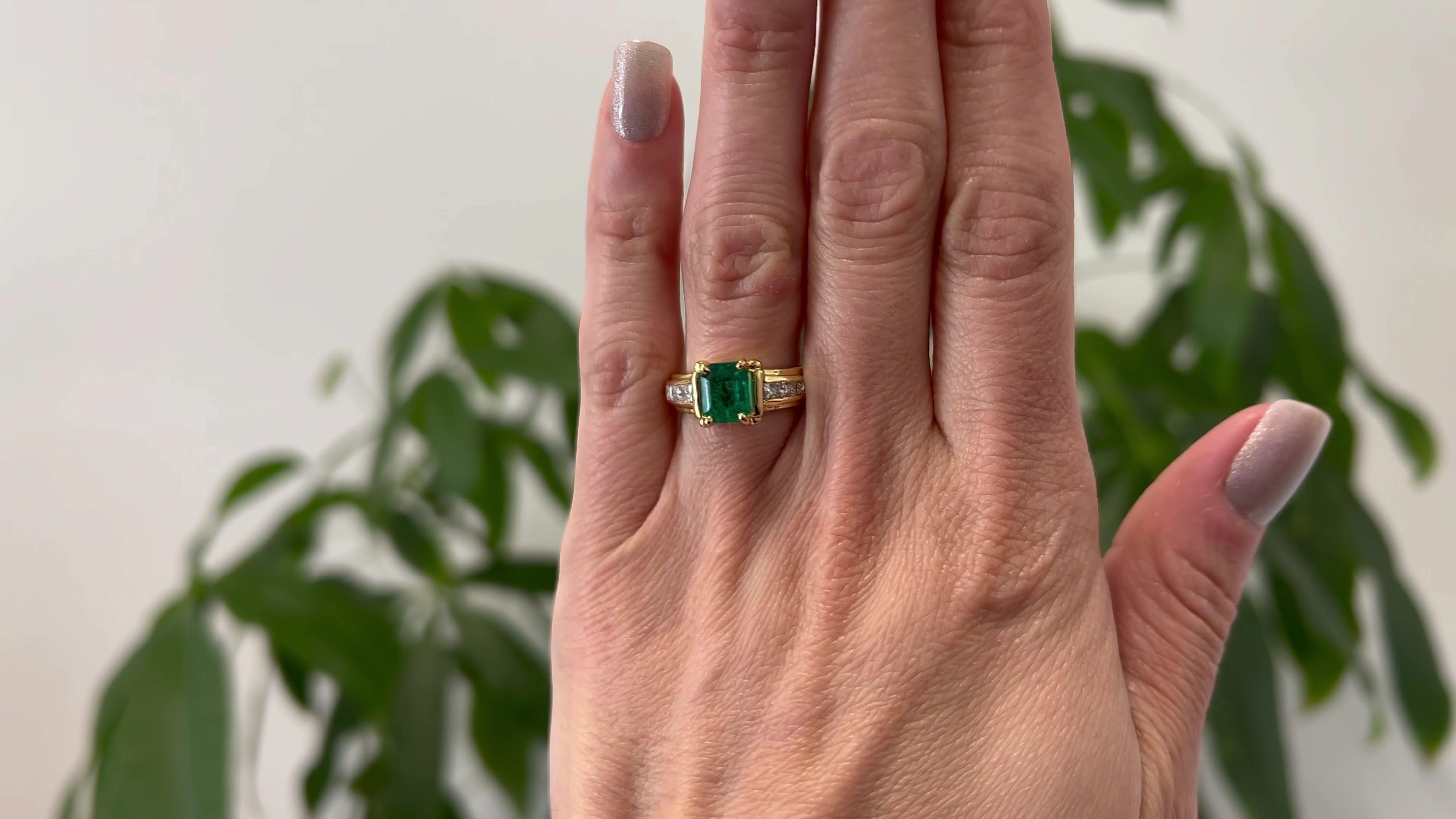 Princess Cut Vintage GIA Colombian Emerald and Diamond 18k Yellow Gold Ring For Sale