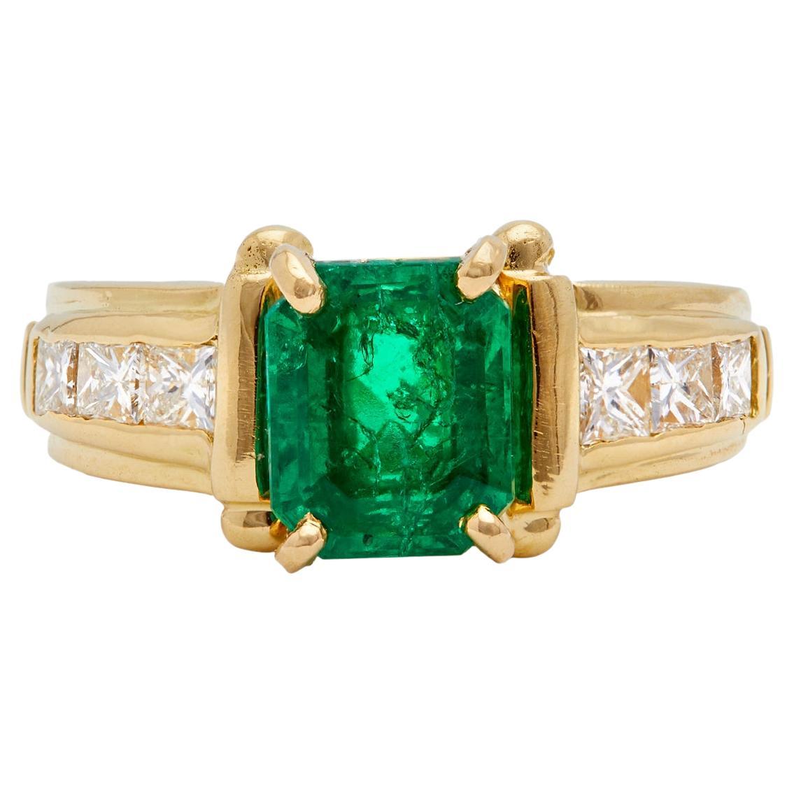 Vintage GIA Colombian Emerald and Diamond 18k Yellow Gold Ring For Sale