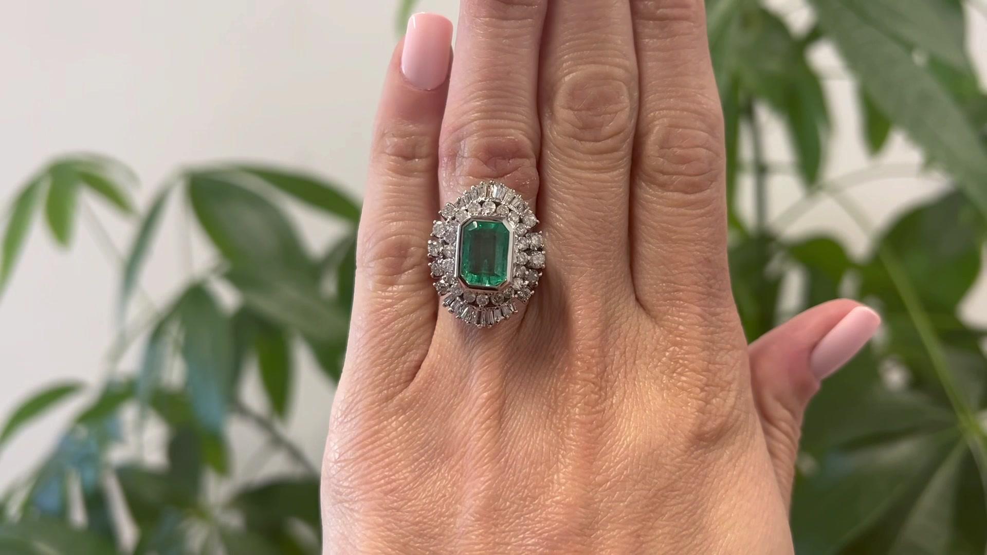 Vintage GIA kolumbianischer Smaragd-Diamant-Cocktailring aus 14k Weißgold (Brillantschliff)