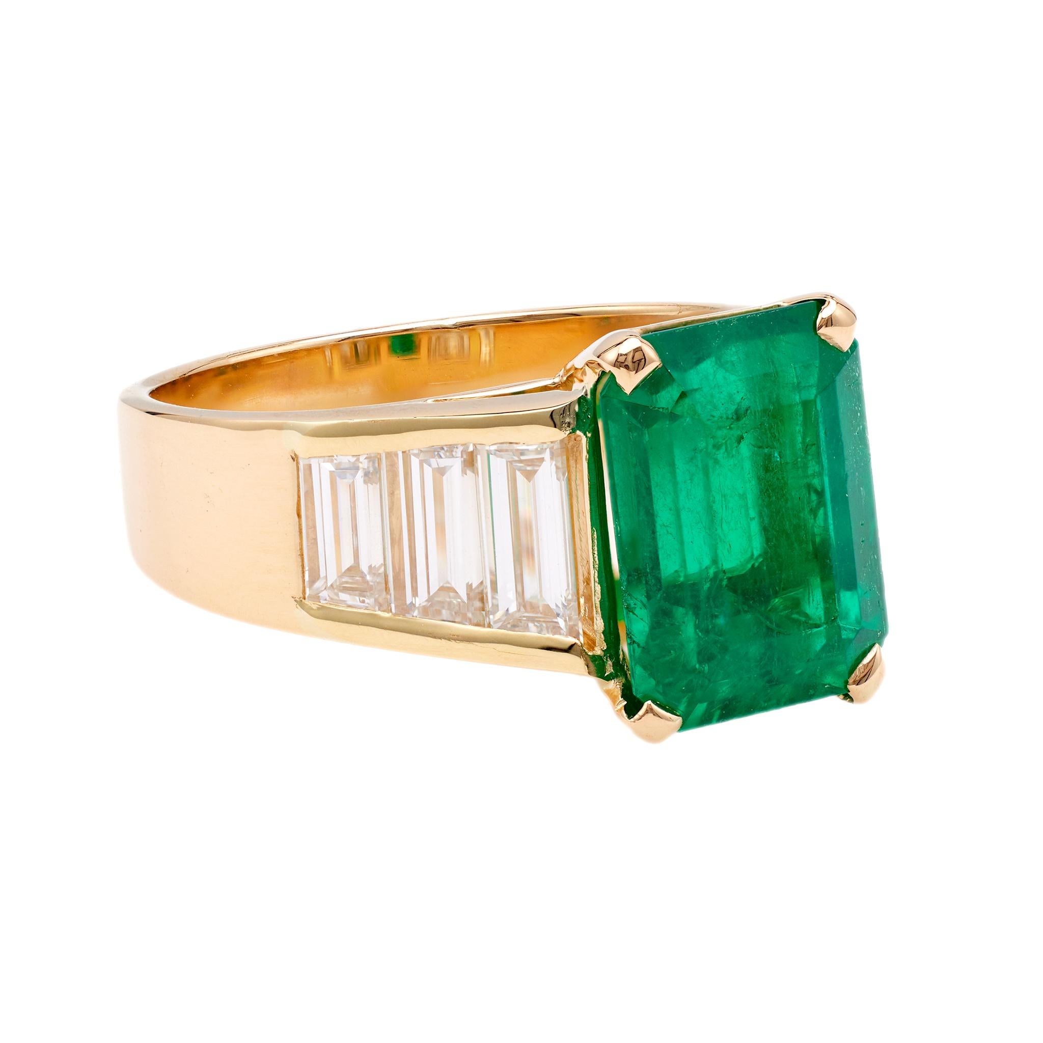 Women's or Men's Vintage GIA 3.78 Carat Colombian Emerald and Diamond 18k Yellow Gold Ring