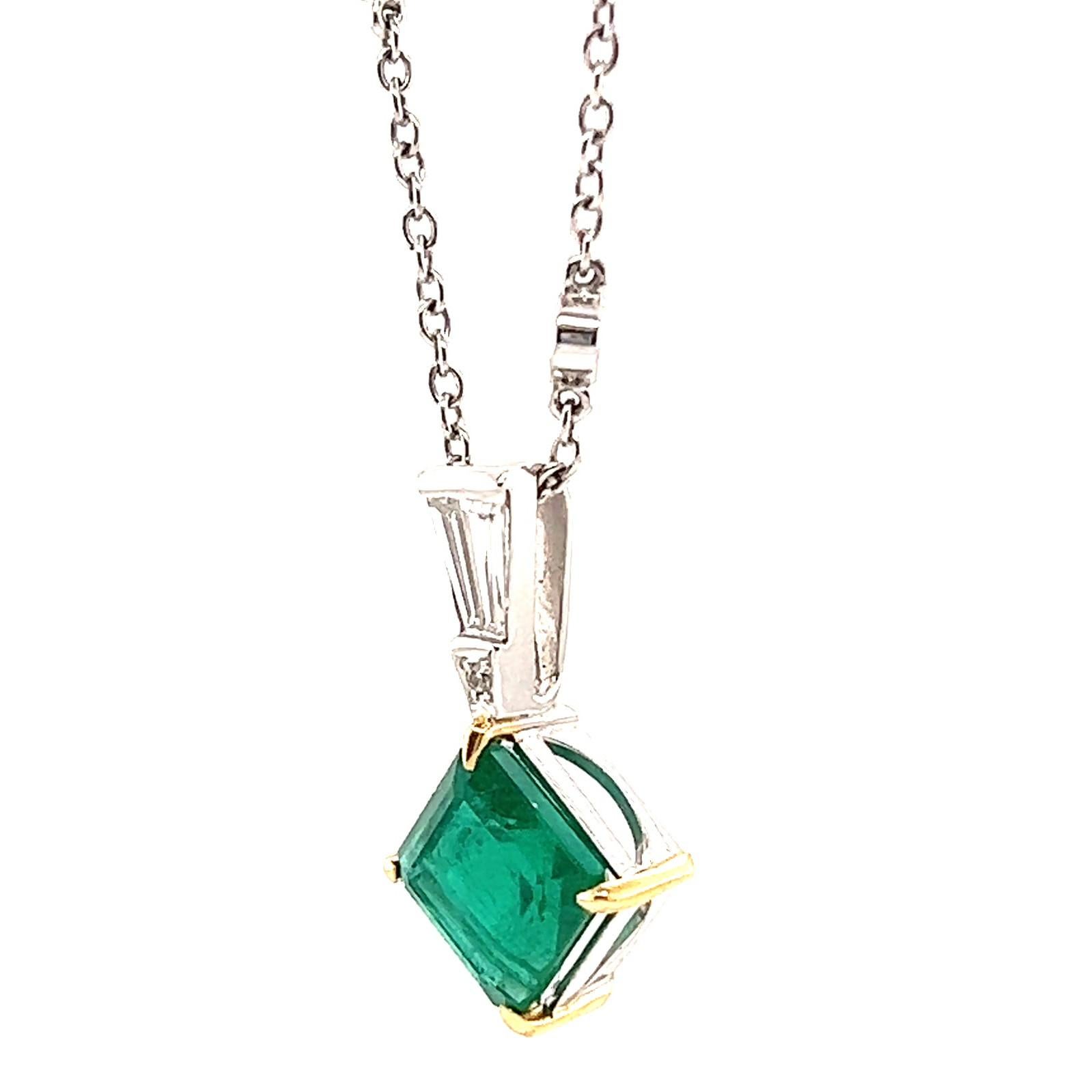 Women's or Men's Vintage GIA Emerald Diamond 18 Karat White Gold Pendant Necklace