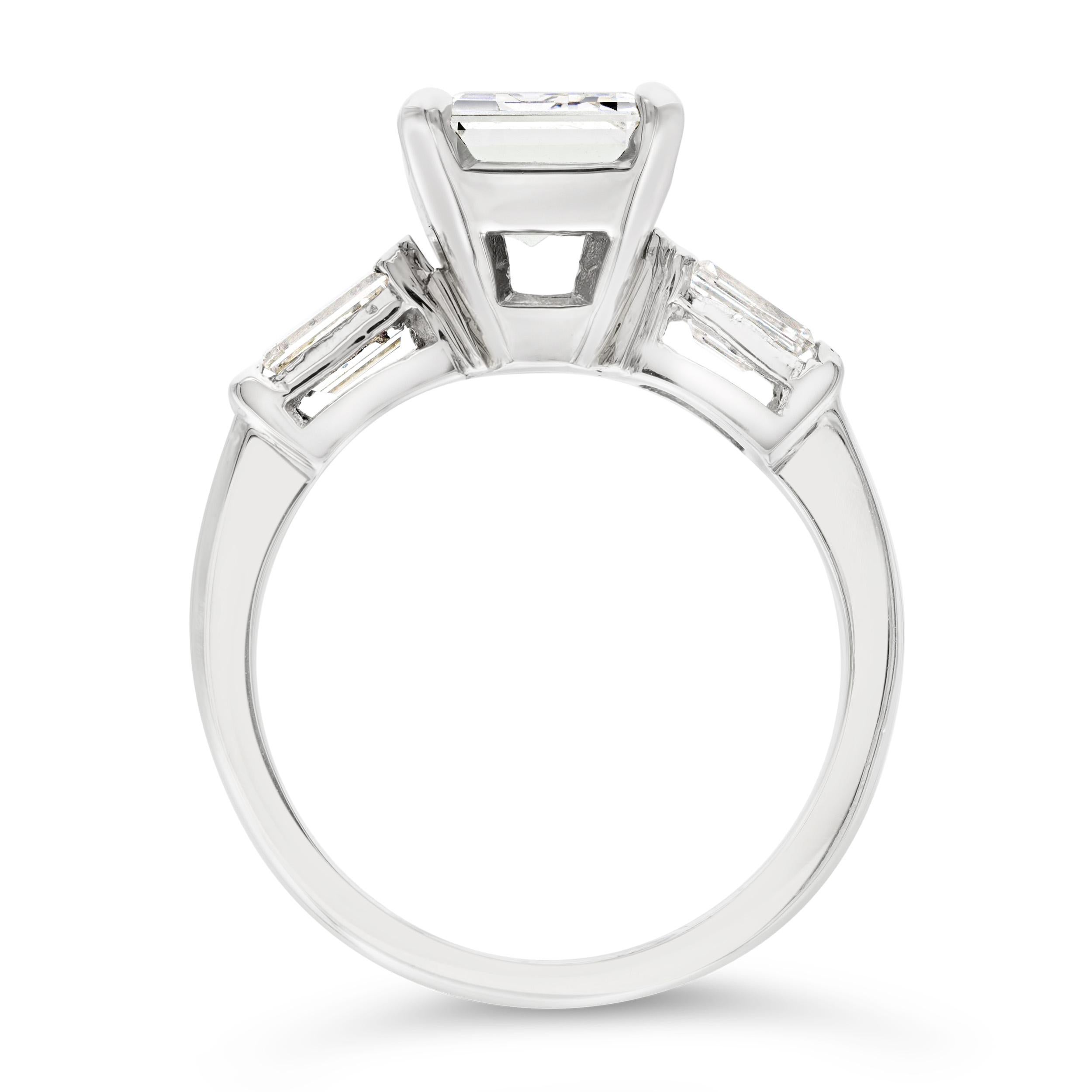 Vintage GIA F VS2 Mid-Century 1.58 Ct. Emerald Cut Engagement Ring in Platinum For Sale 2