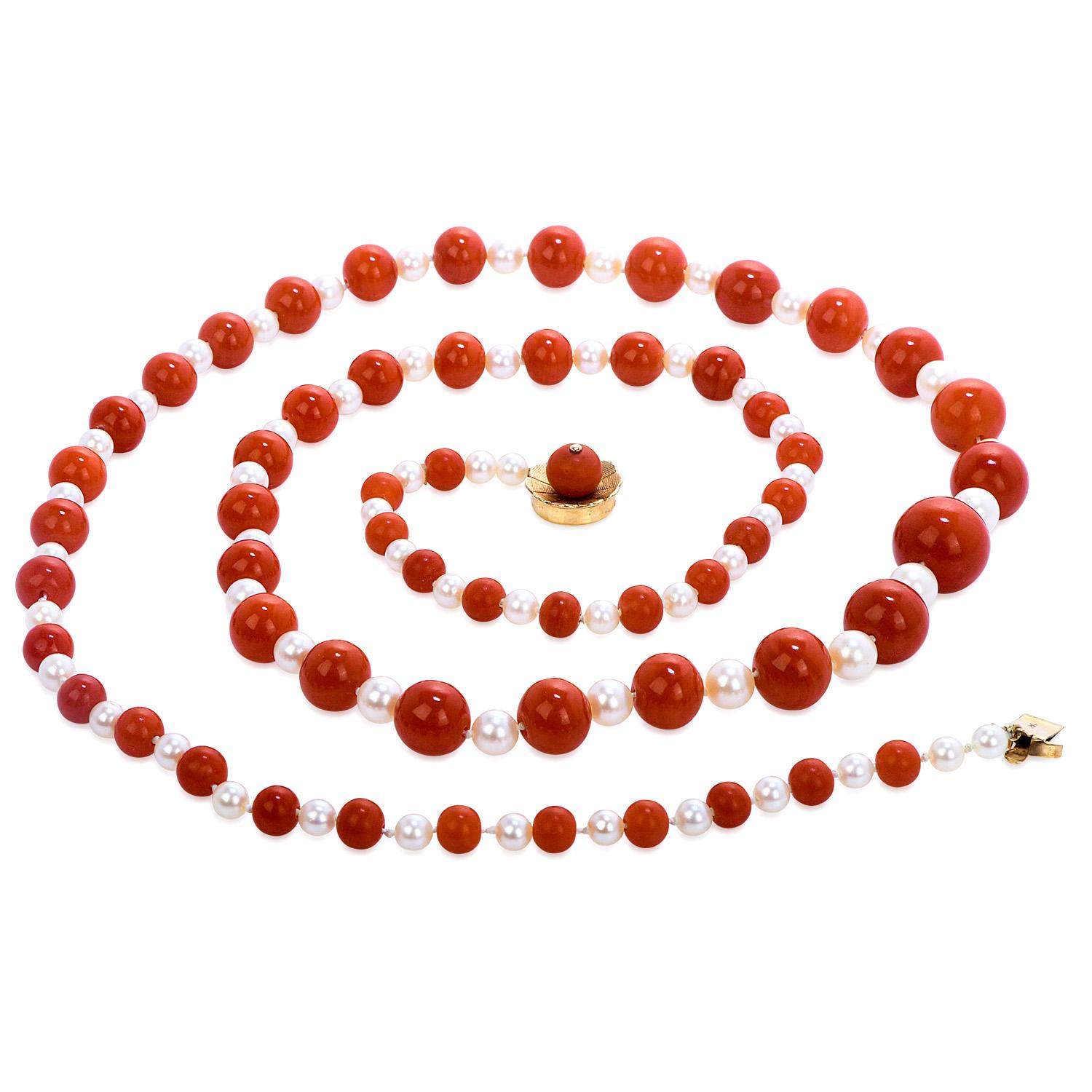 Vintage 1960's Large Graduated Style mit rot-Koralle & Perlen Perlenkette,

Der Verschluss ist aus massivem 14-karätigem Gelbgold gefertigt. Dieses Stück besteht aus 4,5 bis 7 mm großen Salzwasserperlen mit natürlichen Makeln und hohem Glanz, die