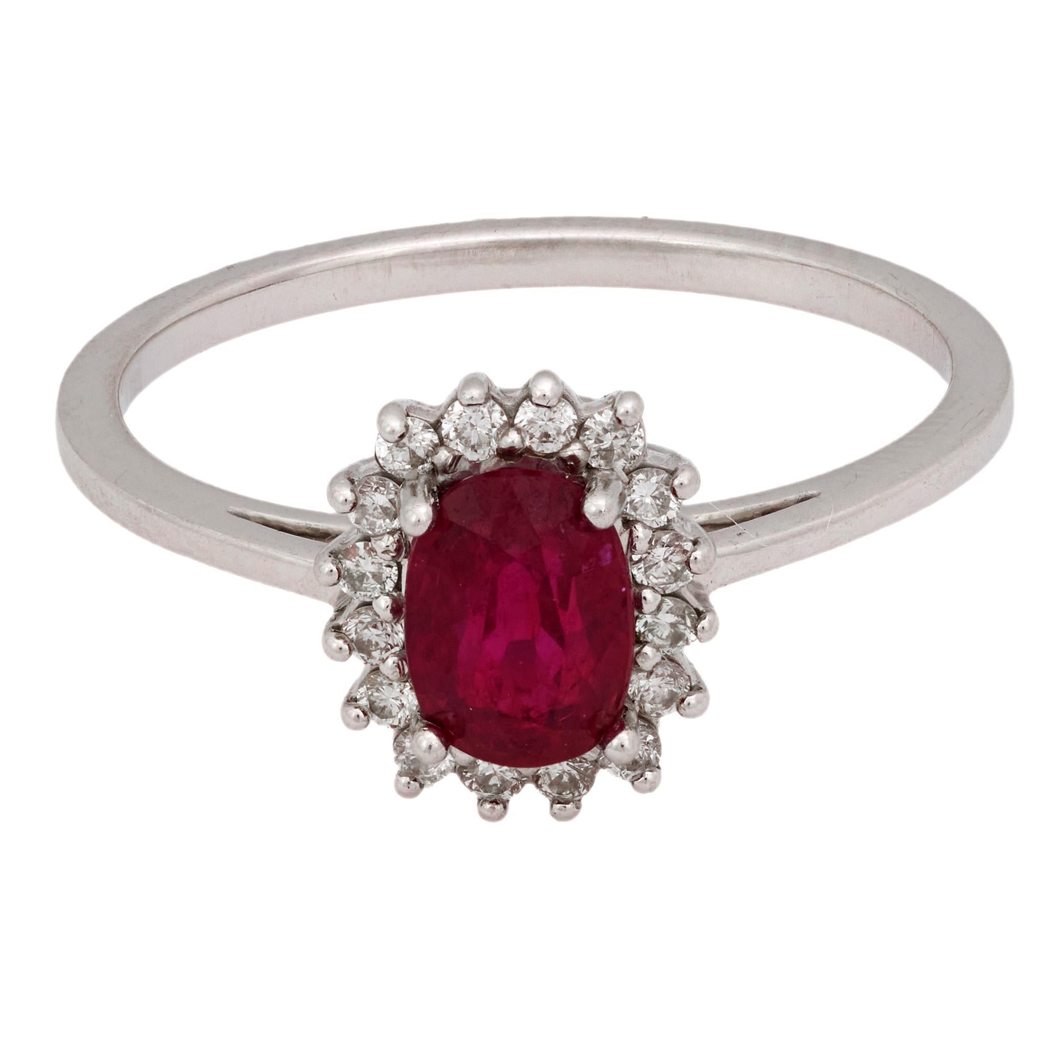 Moderno Anello a grappolo d'epoca GIA senza calore con rubino e diamante in oro bianco 14k in vendita