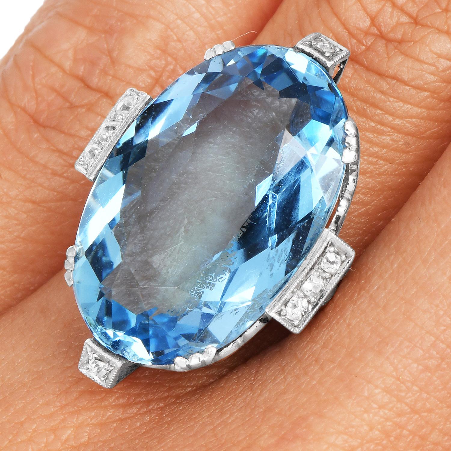 Vintage GIA Ocean Blue 16.83cts Aquamarine Diamond Gold Cocktail Ring In Excellent Condition For Sale In Miami, FL