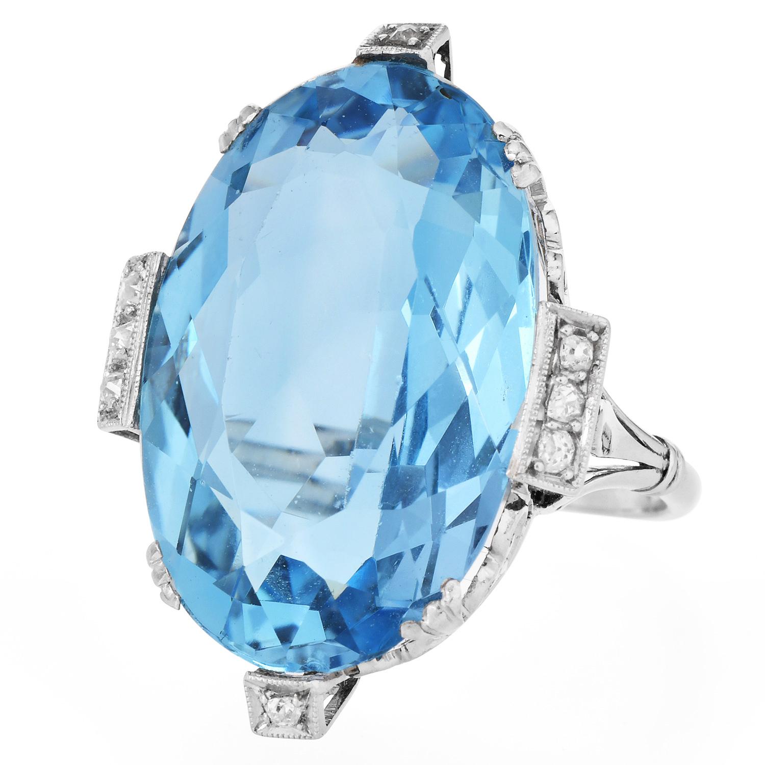Women's Vintage GIA Ocean Blue 16.83cts Aquamarine Diamond Gold Cocktail Ring For Sale