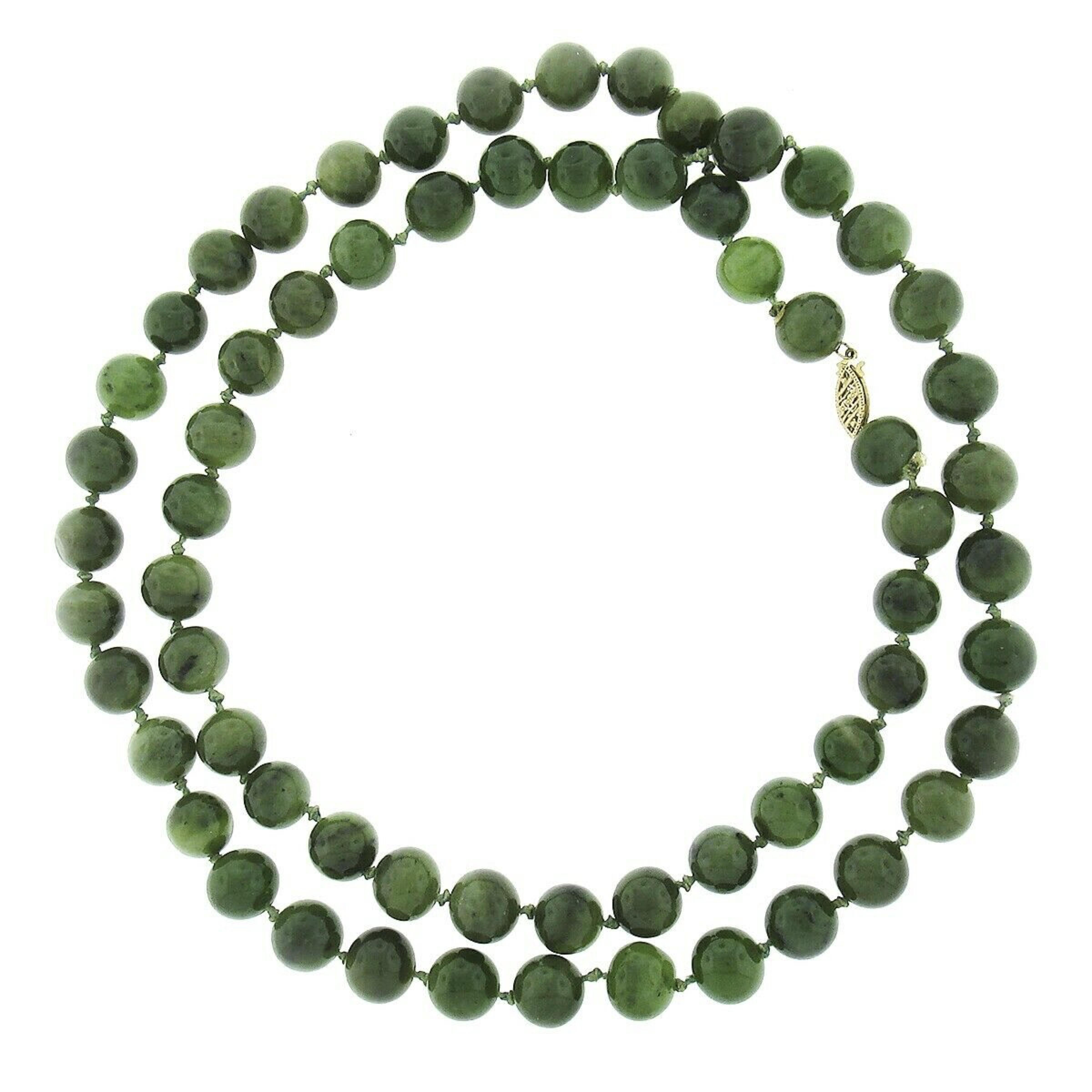 Halskette mit 14 Karat Goldverschluss, GIA, runder Perlen-Nephrit-Jade-Rand (Rundschliff)