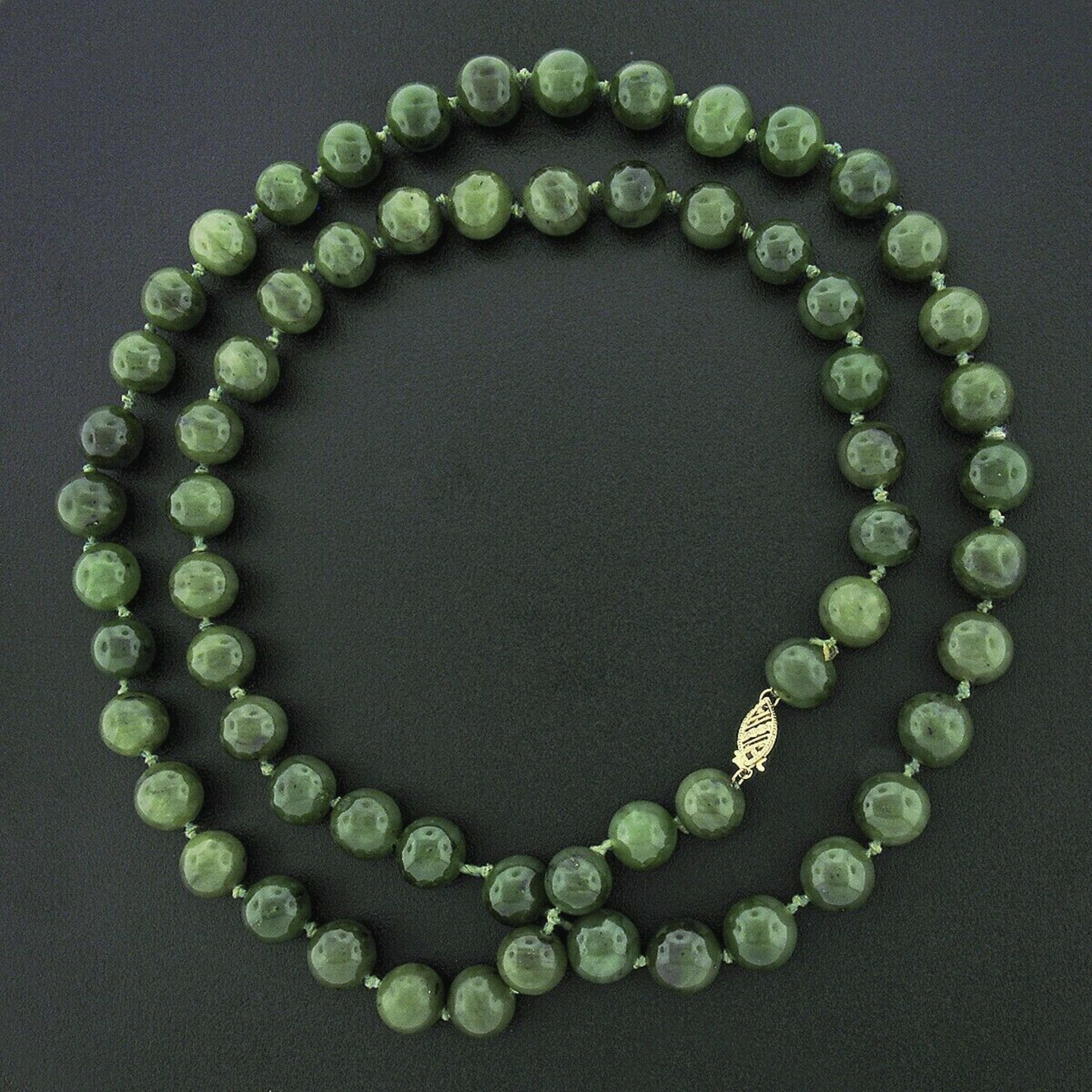 Halskette mit 14 Karat Goldverschluss, GIA, runder Perlen-Nephrit-Jade-Rand im Zustand „Gut“ in Montclair, NJ