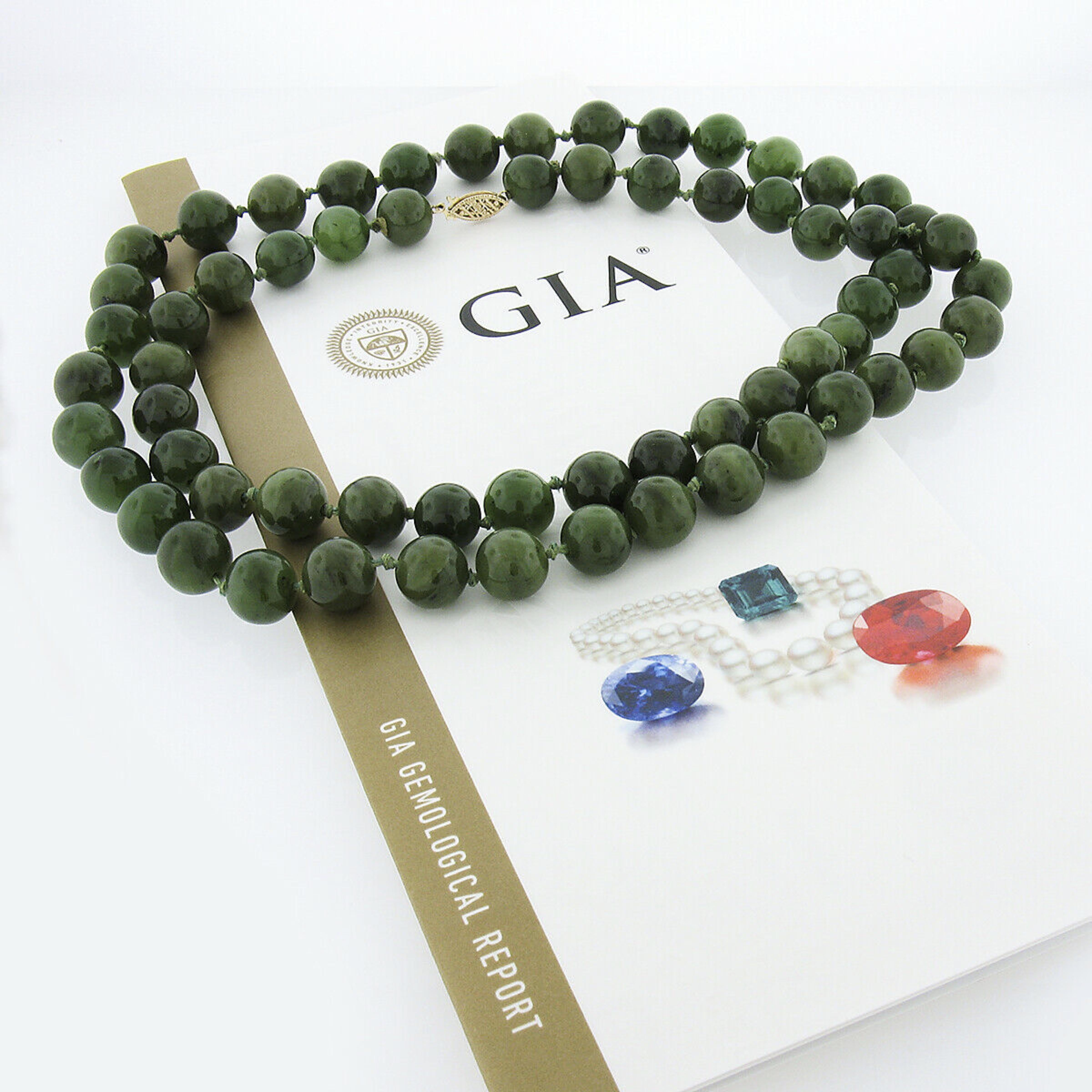 Halskette mit 14 Karat Goldverschluss, GIA, runder Perlen-Nephrit-Jade-Rand 3