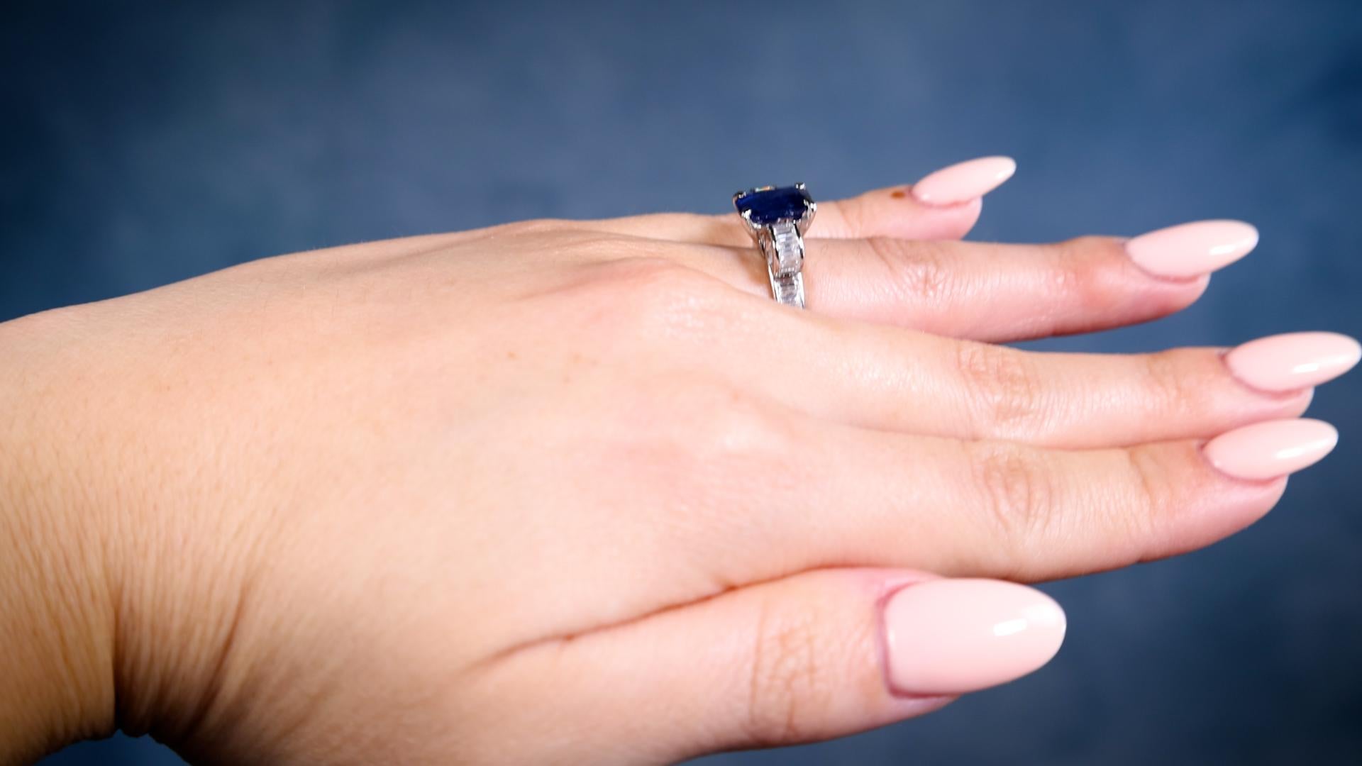 Vintage GIA Sapphire Diamond Platinum Ring In Good Condition For Sale In Beverly Hills, CA