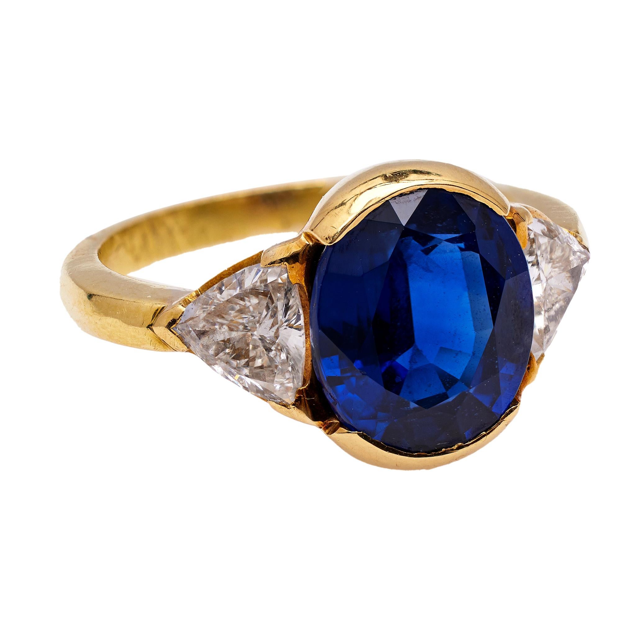 Vintage GIA Thai 4.46 Carat Sapphire and Diamond 18k Gold Three Stone Ring In Good Condition In Beverly Hills, CA