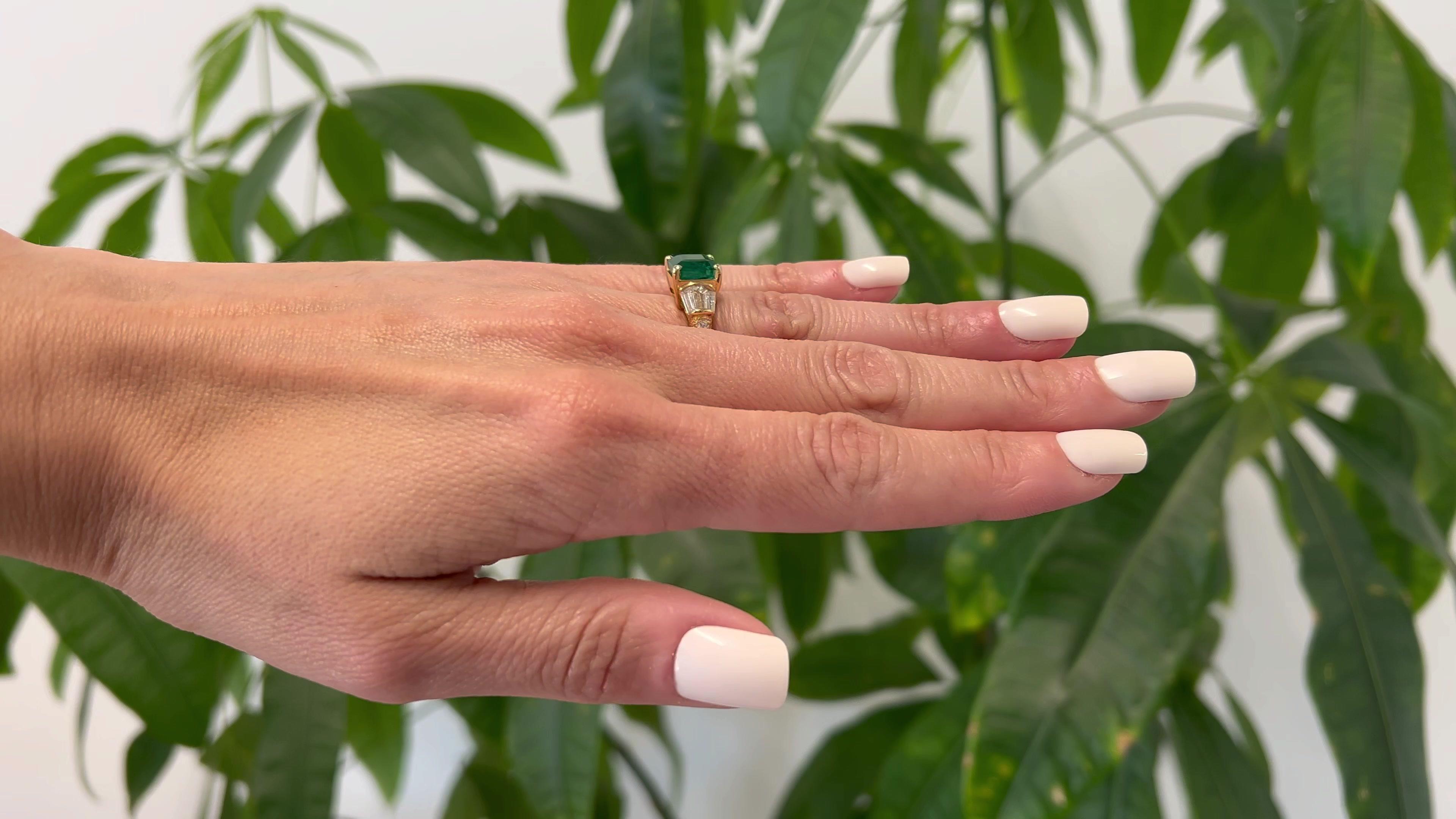 Vintage GIA Zambian Emerald and Diamond 18K Yellow Gold Ring In Good Condition In Beverly Hills, CA