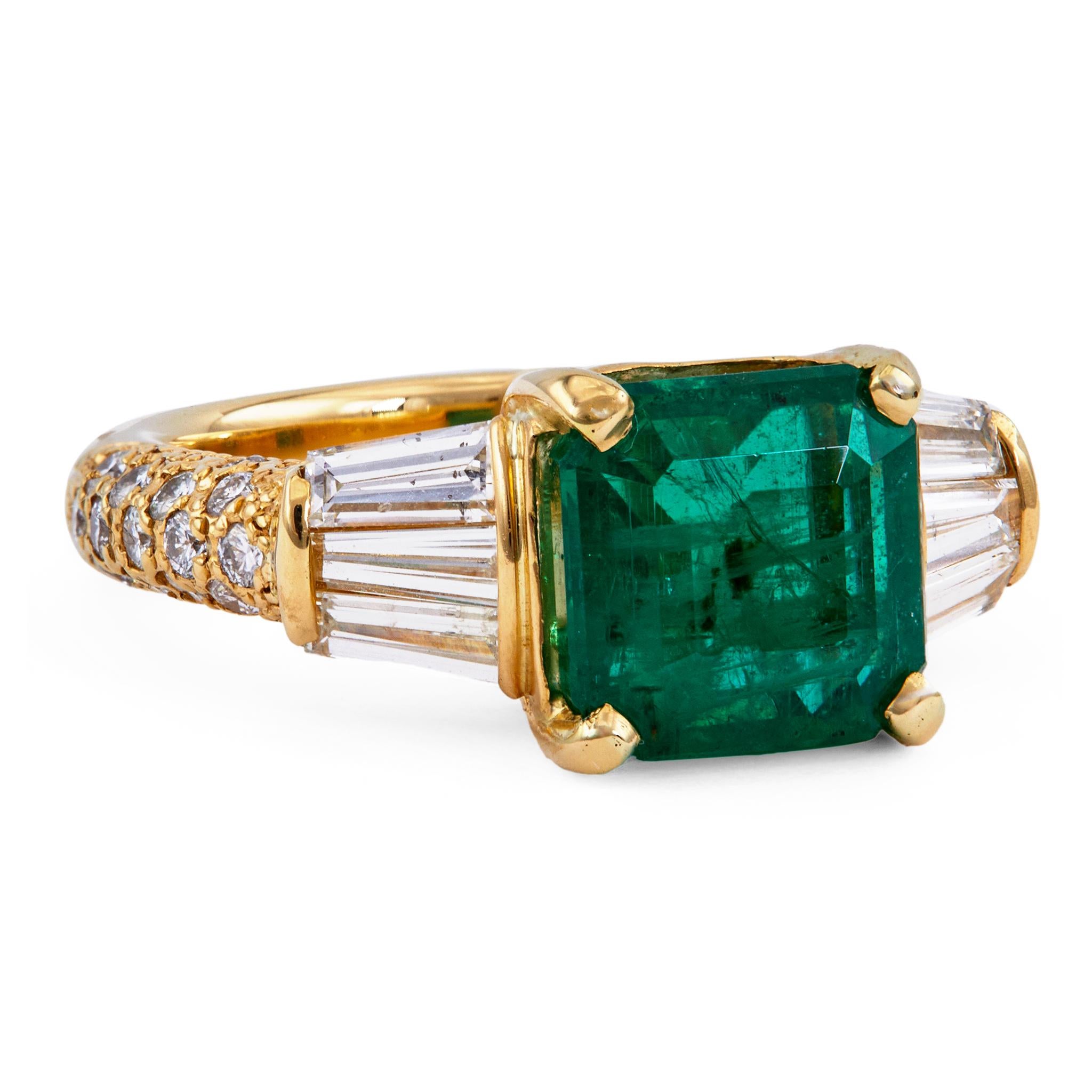 Women's or Men's Vintage GIA Zambian Emerald and Diamond 18K Yellow Gold Ring