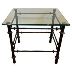 Mesa auxiliar escultórica vintage de metal y cristal estilo Giacometti