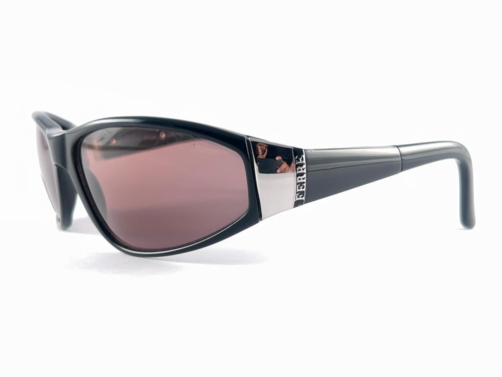 Vintage Gianfranco Ferre Gff 310 Black & Silver Details Made In Italy Sunglasses In New Condition For Sale In Baleares, Baleares