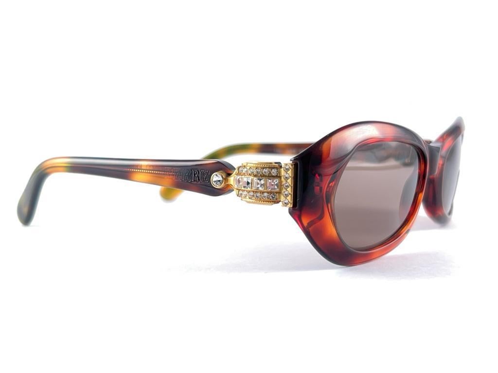 Vintage Gianfranco Ferre Gff 377 Oval Tortoise & Rhinestones Gold Sunglasses In New Condition For Sale In Baleares, Baleares