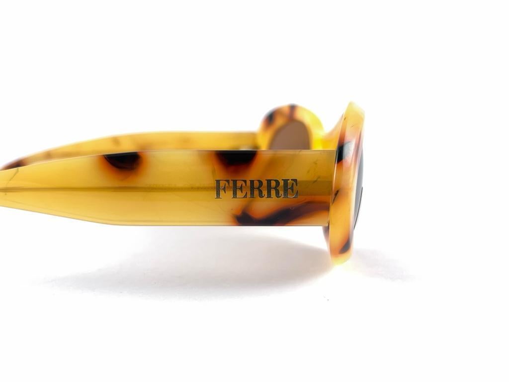 Vintage Gianfranco Ferre Gff 387 Oval Yellow Tortoise Sunglasses 1990'S Italy In New Condition For Sale In Baleares, Baleares