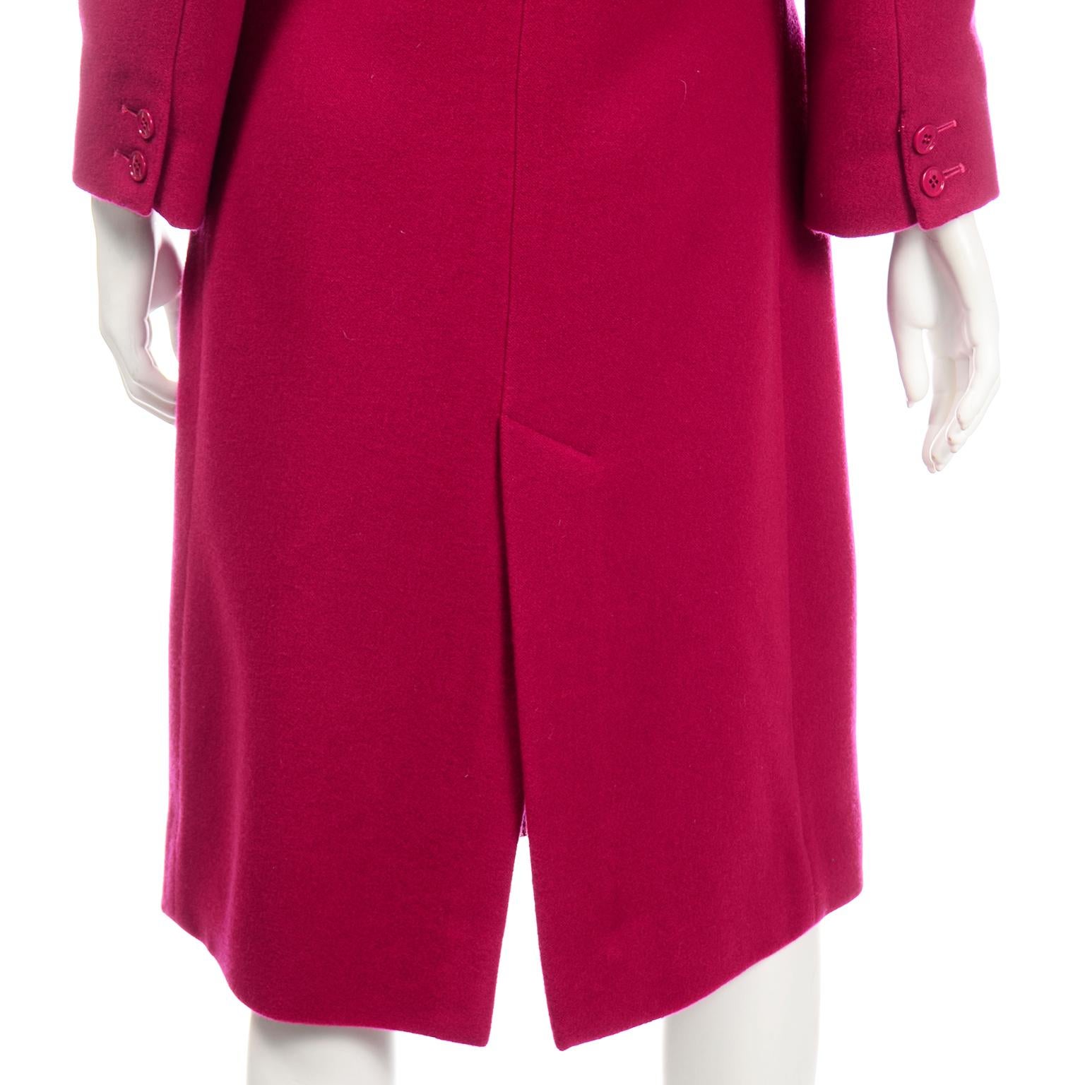 Manteau vintage Gianfranco Ferre rouge framboise laine cachemire mélangée en vente 1