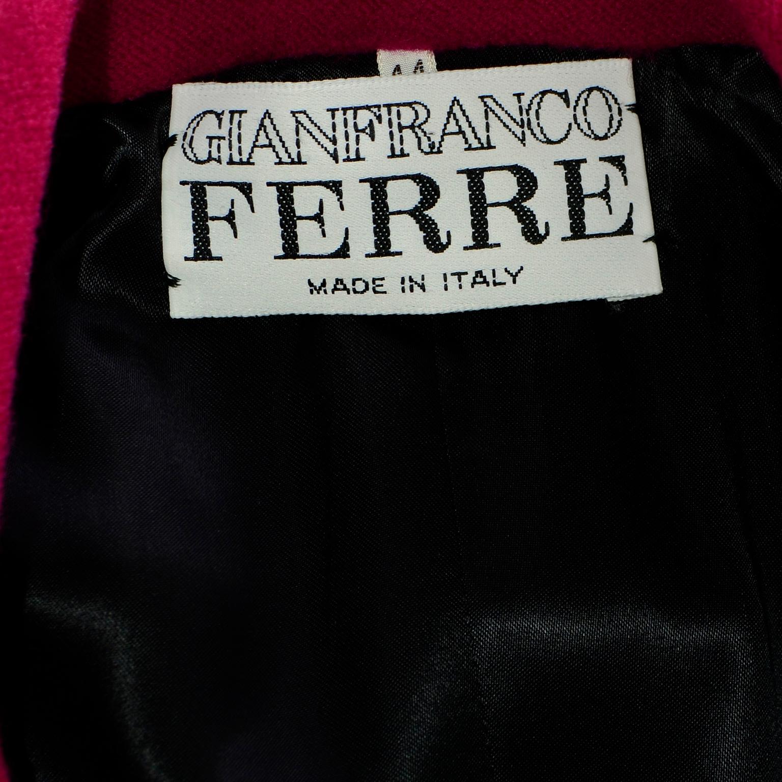 Manteau vintage Gianfranco Ferre rouge framboise laine cachemire mélangée en vente 2